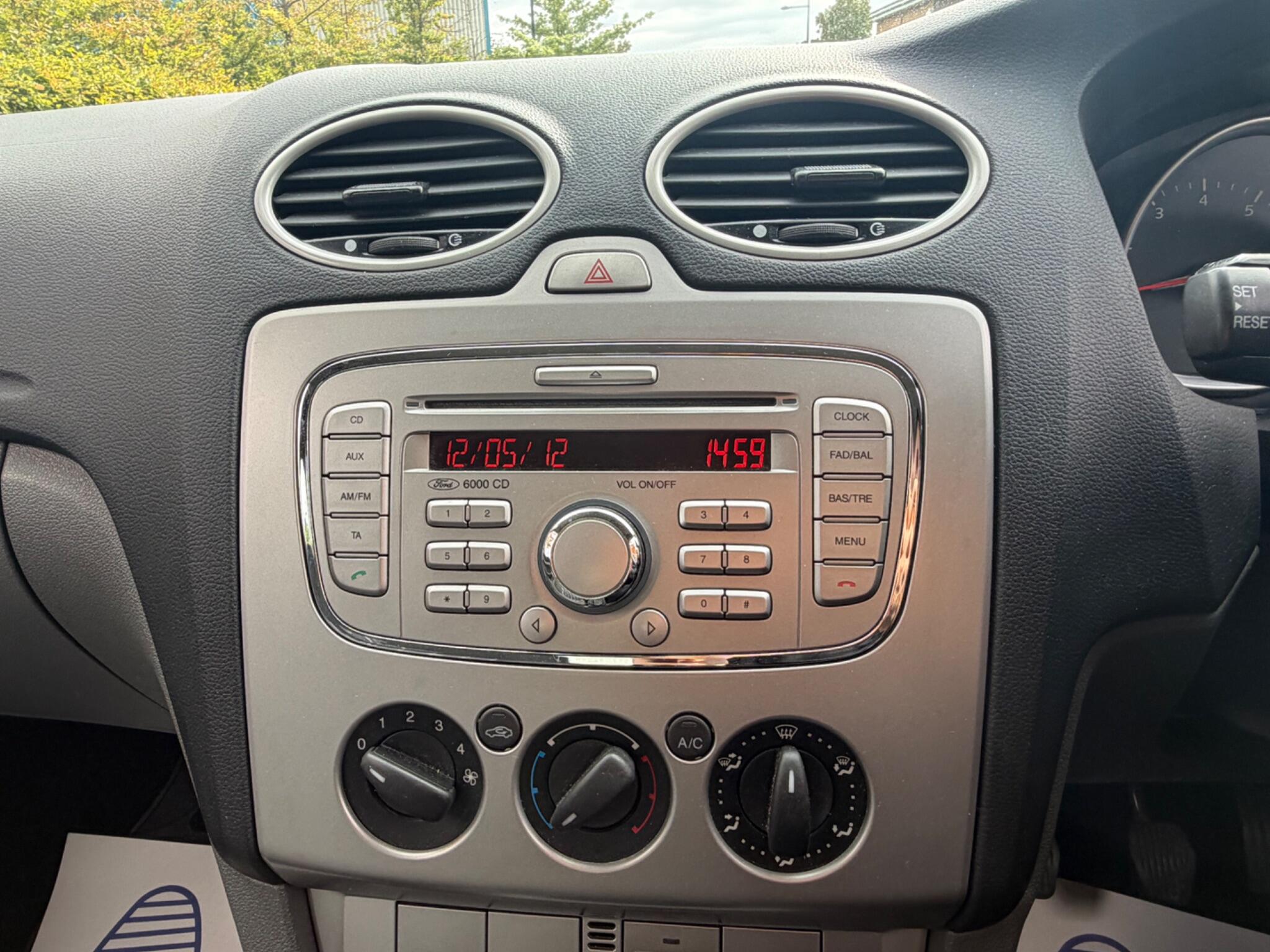 Ford Focus - Image 19