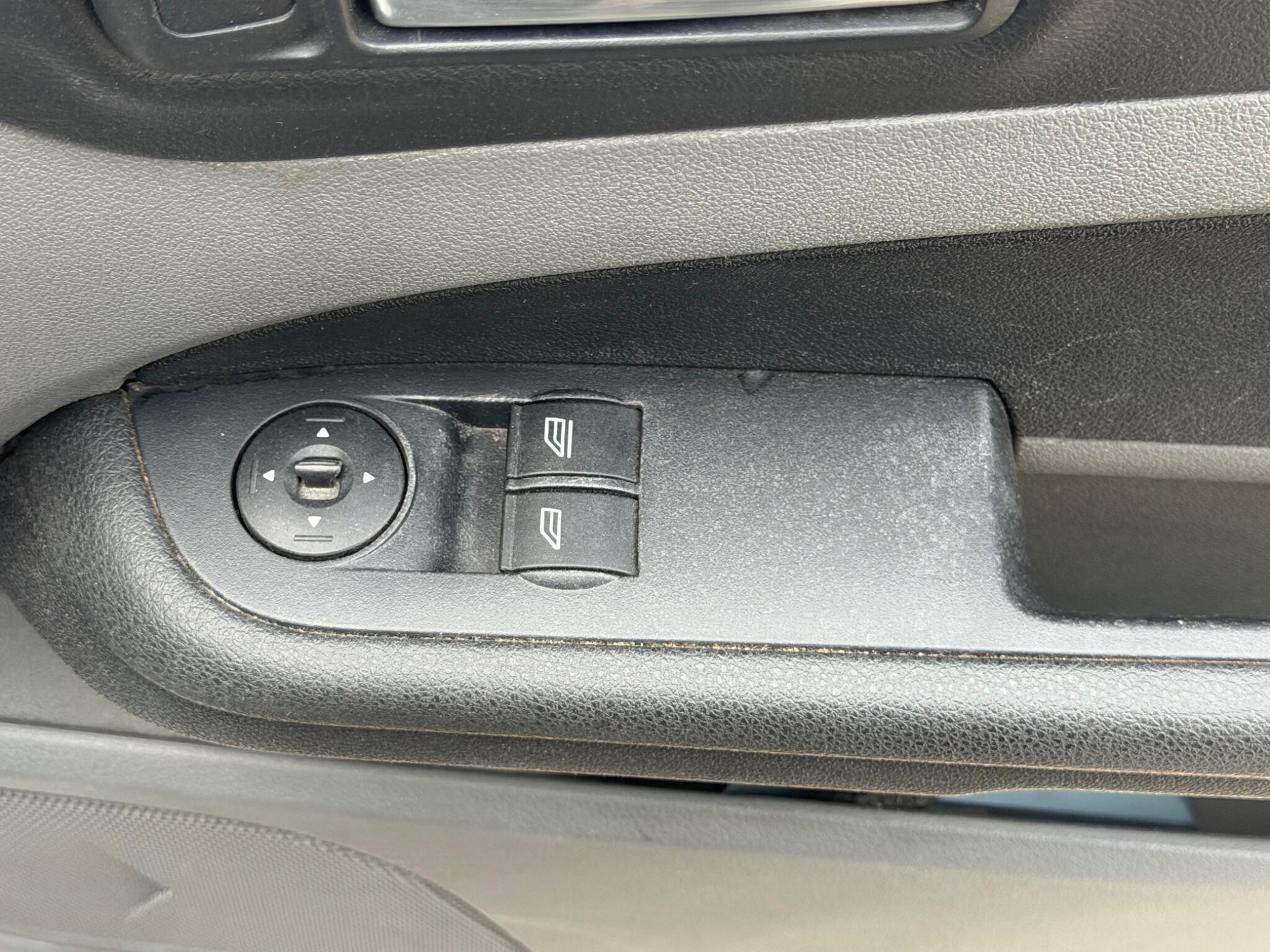 Ford Focus - Image 20