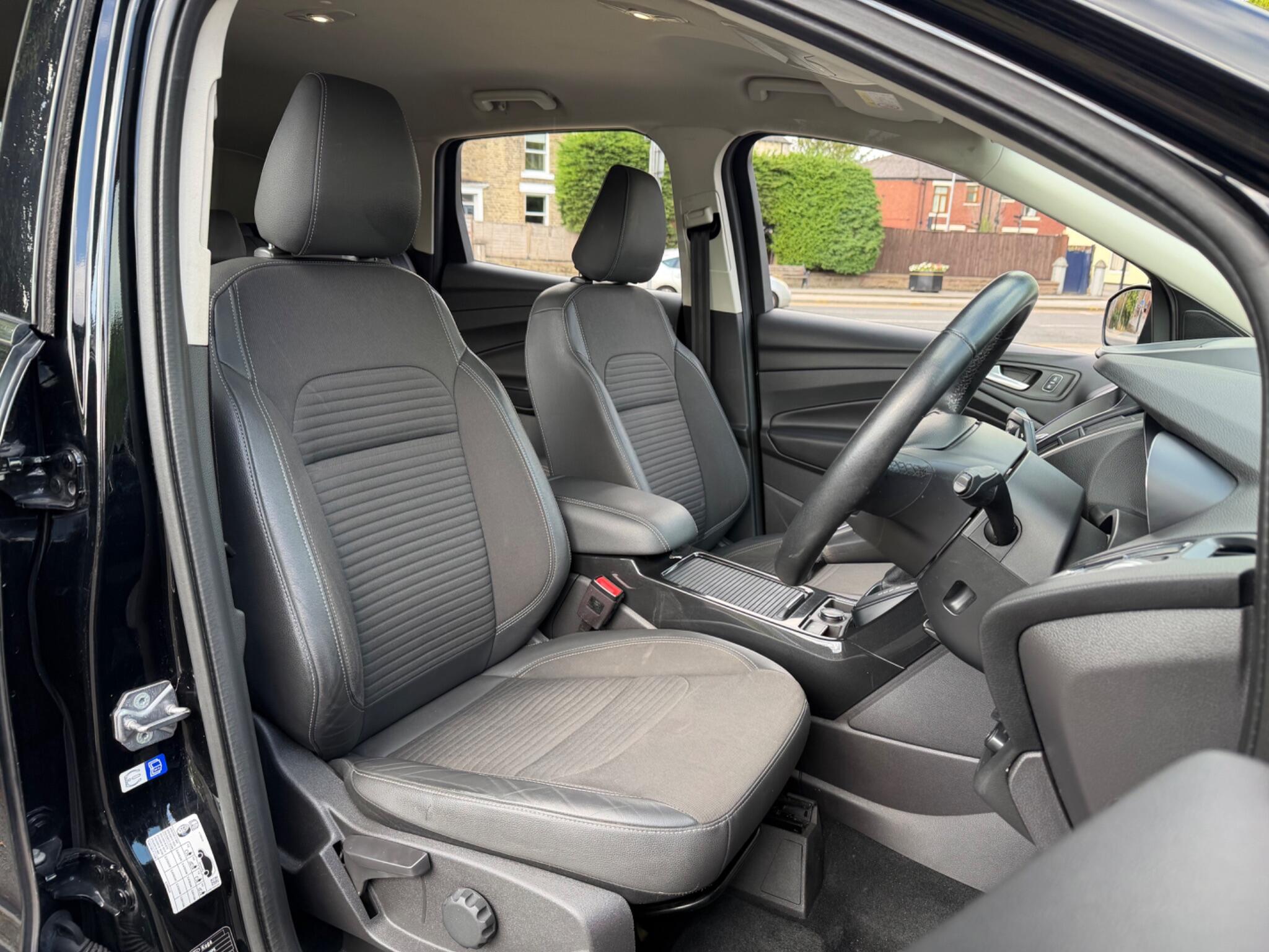 Ford Kuga - Image 18