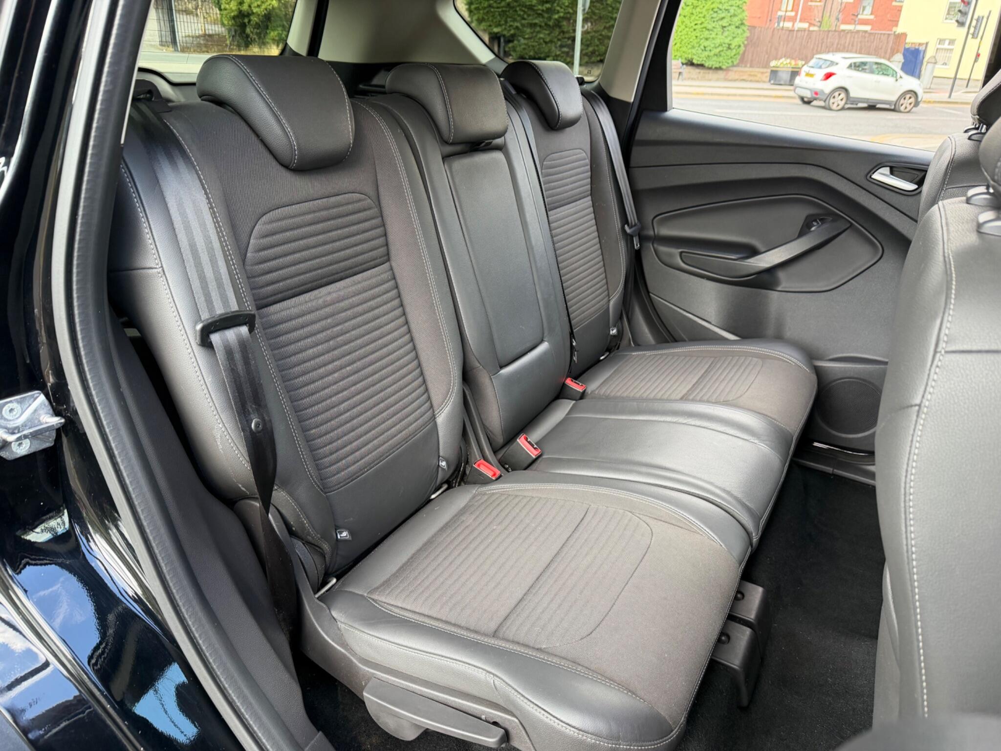 Ford Kuga - Image 21