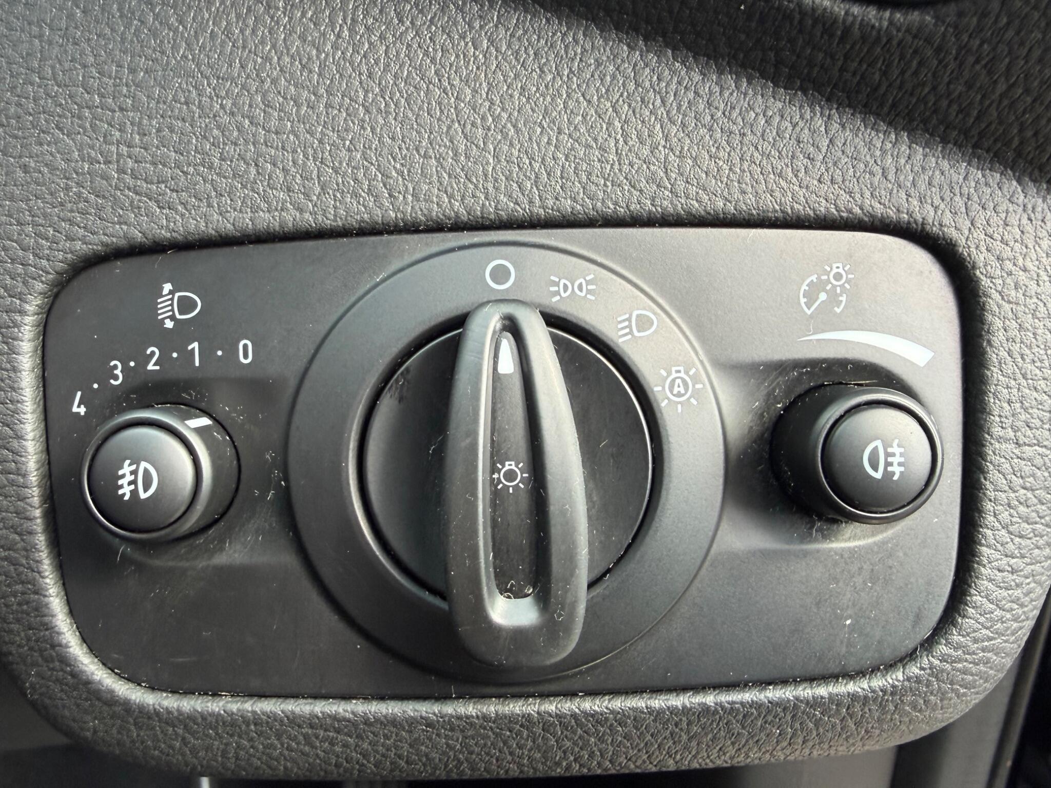 Ford Kuga - Image 30