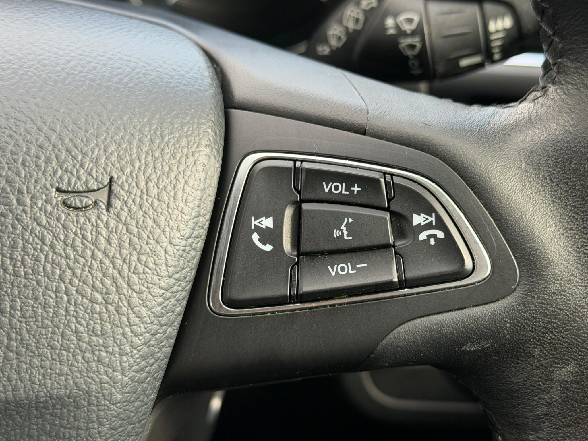Ford Kuga - Image 32
