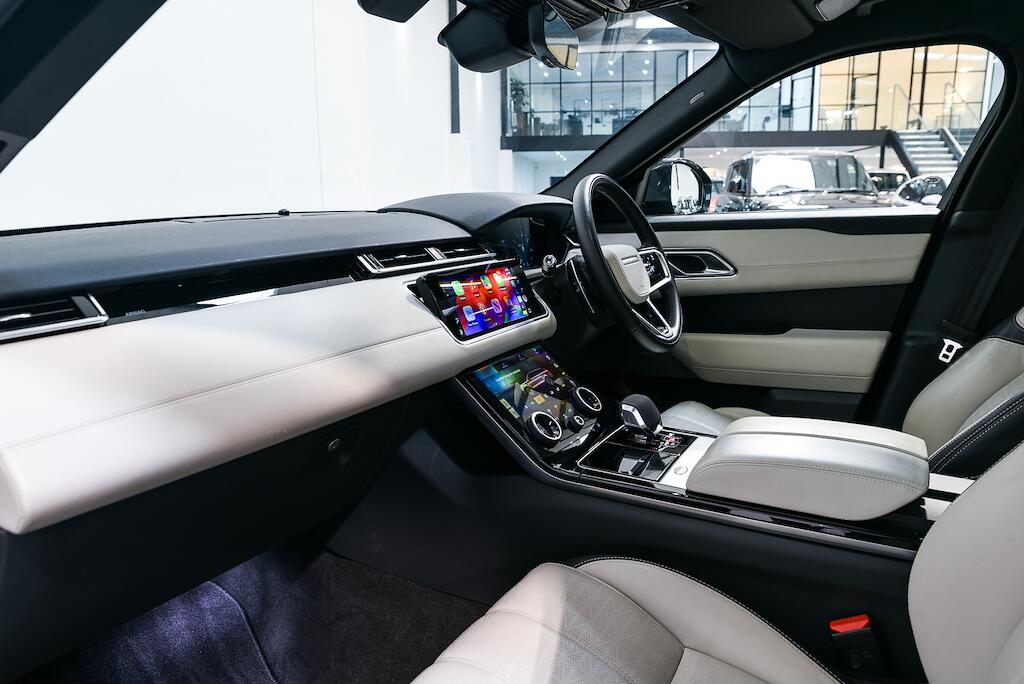 Land Rover Range Rover Velar - Image 13