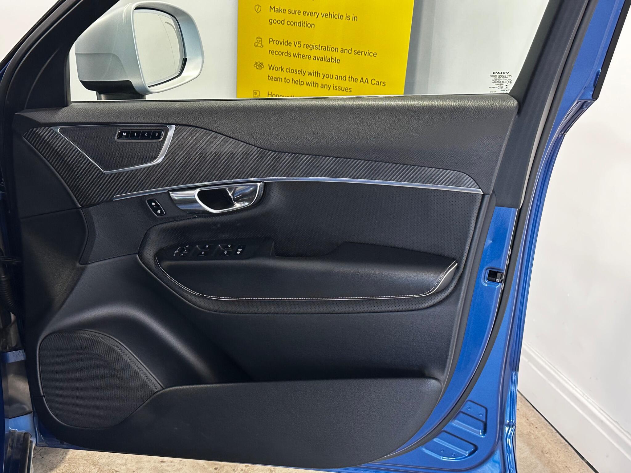 Volvo XC90 - Image 11