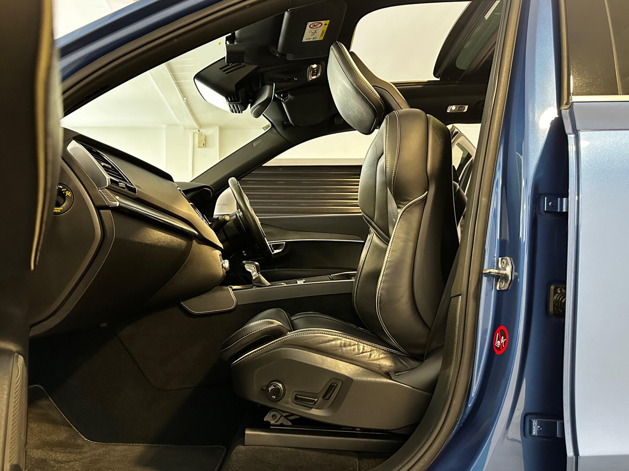Volvo XC90 - Image 18