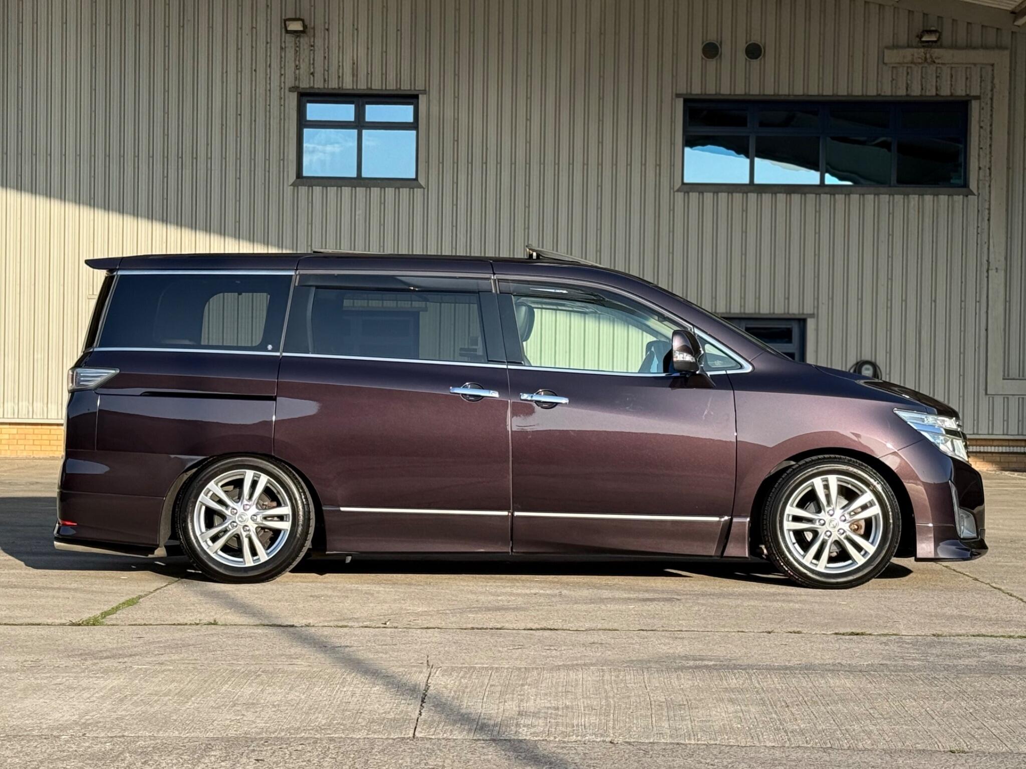 Nissan Elgrand - Image 9
