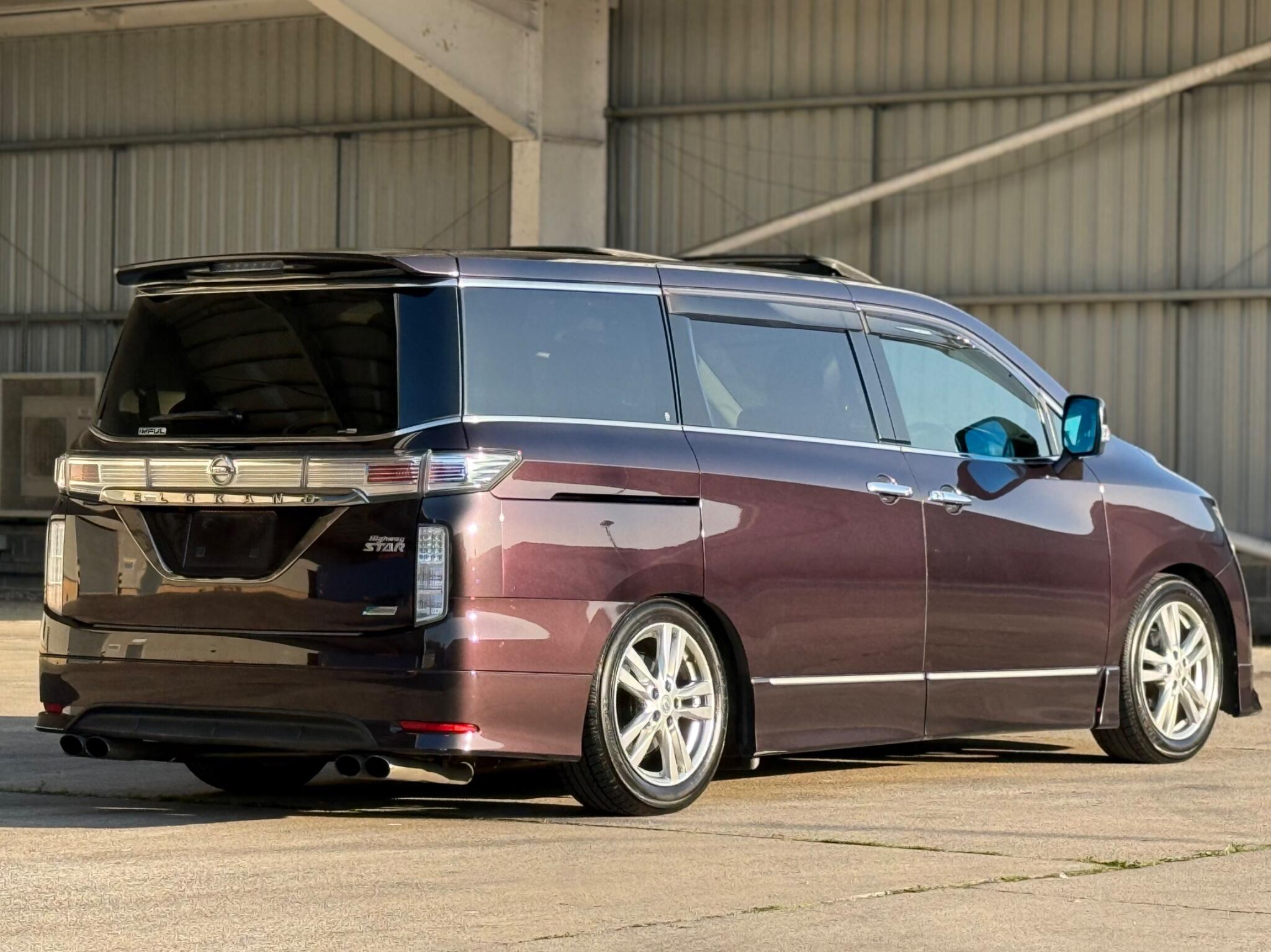 Nissan Elgrand - Image 11