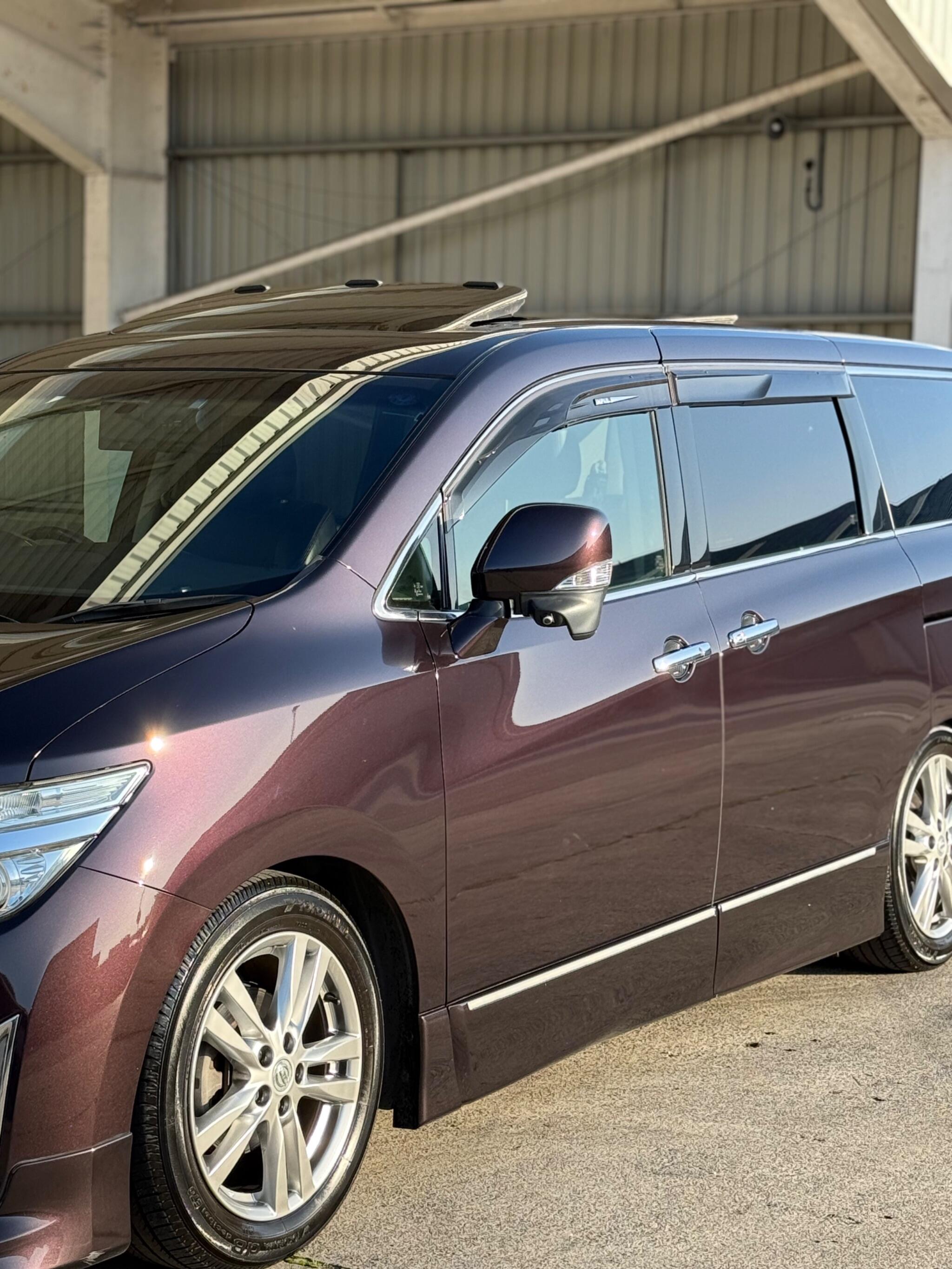 Nissan Elgrand - Image 20