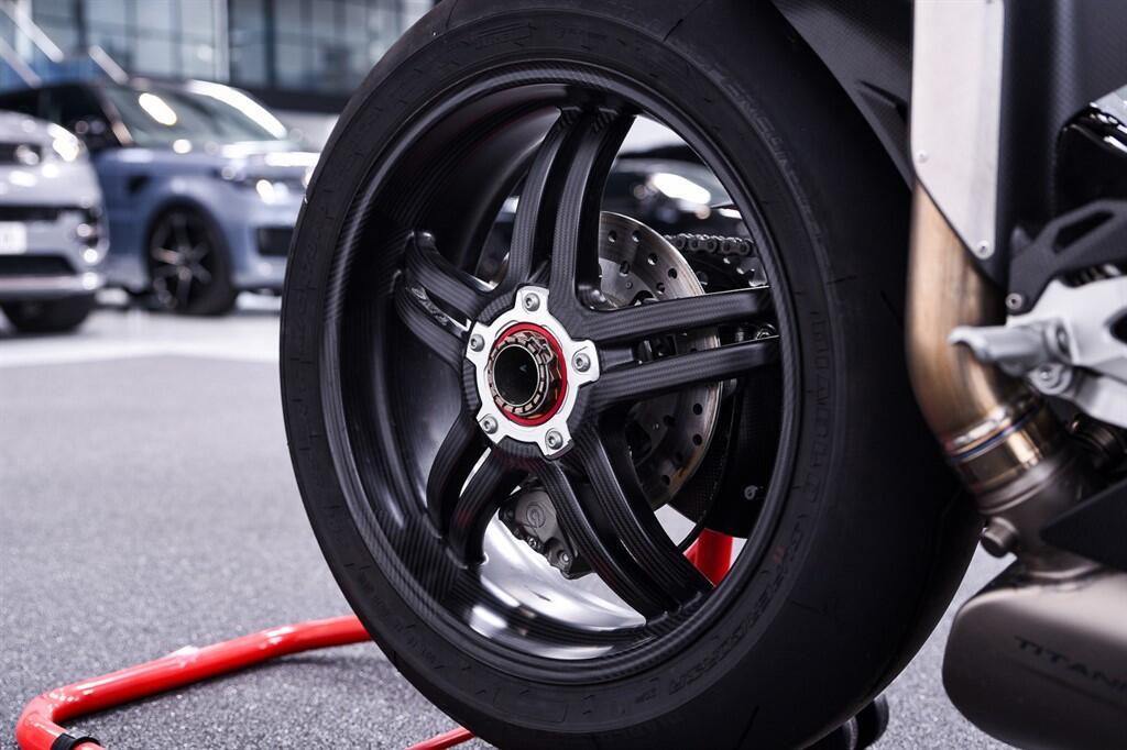 Ducati 1299 SUPERLEGGERA - Image 11