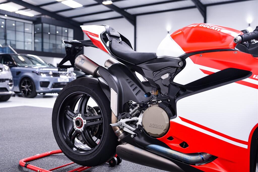 Ducati 1299 SUPERLEGGERA - Image 12
