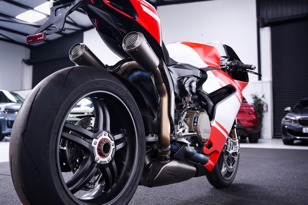 Ducati 1299 SUPERLEGGERA - Image 14