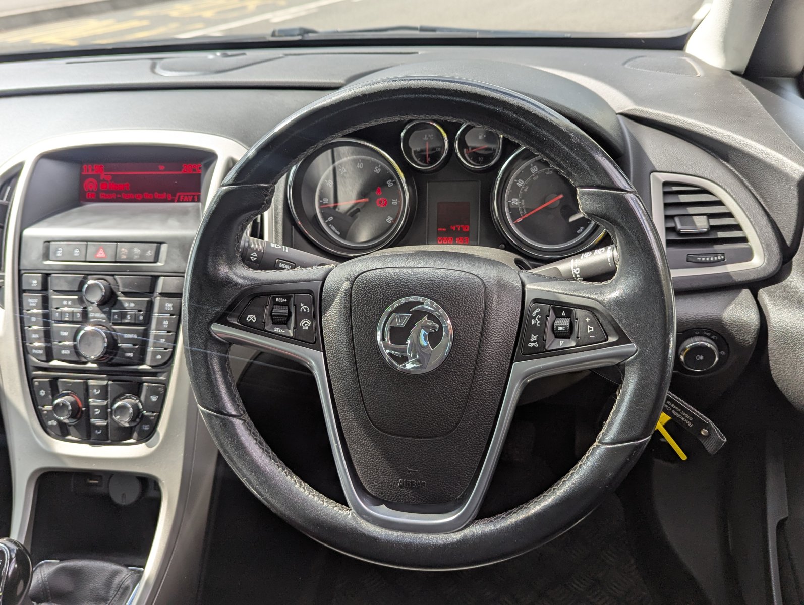 Vauxhall Astra - Image 12