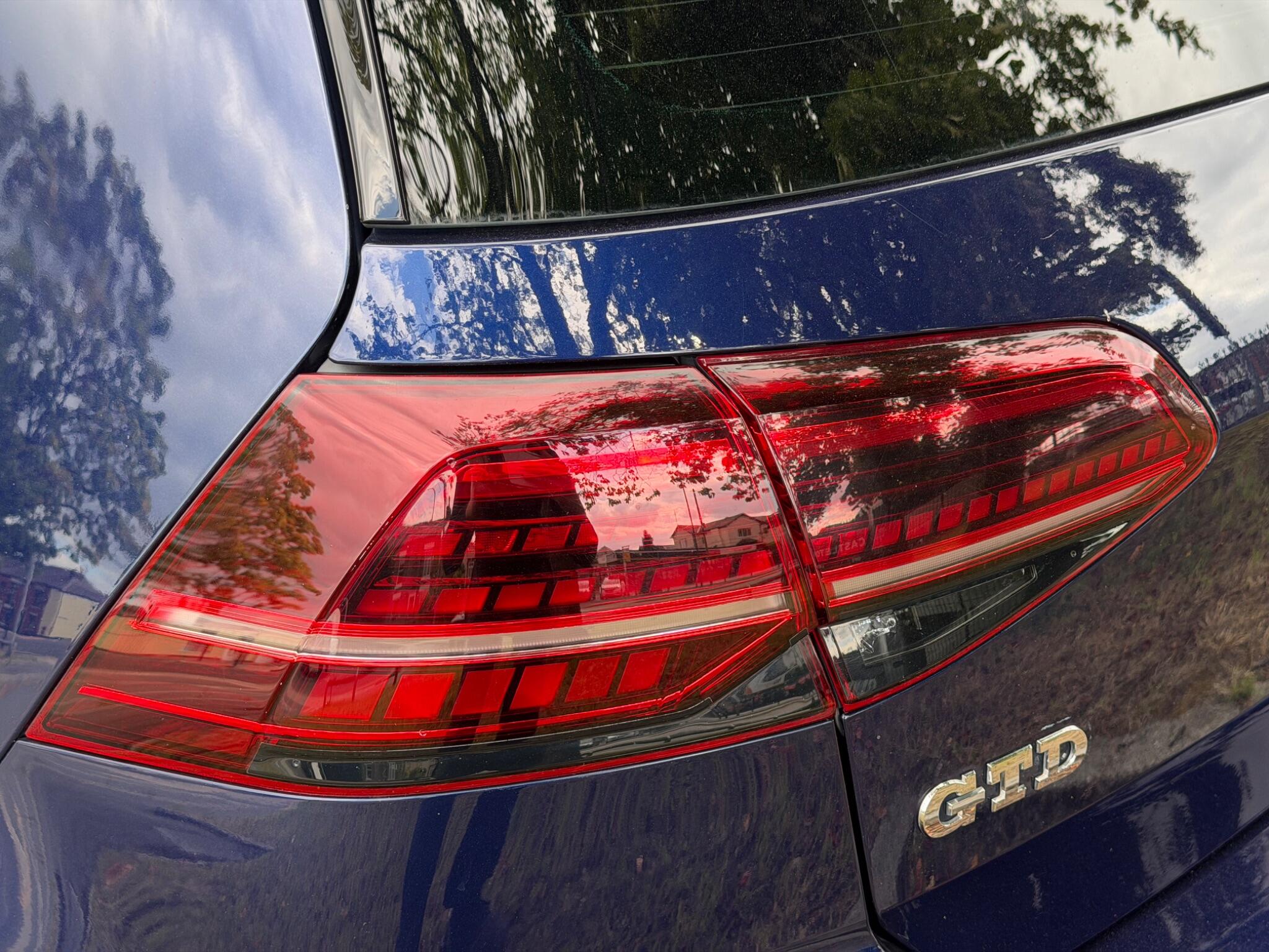 Volkswagen Golf - Image 11
