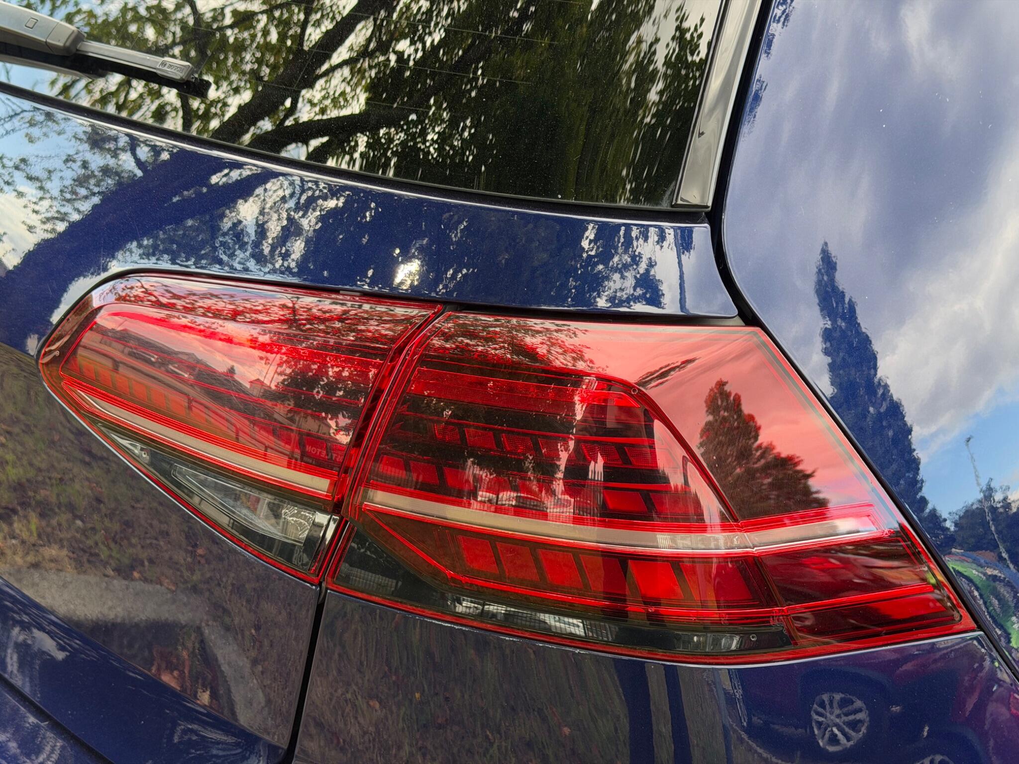 Volkswagen Golf - Image 12