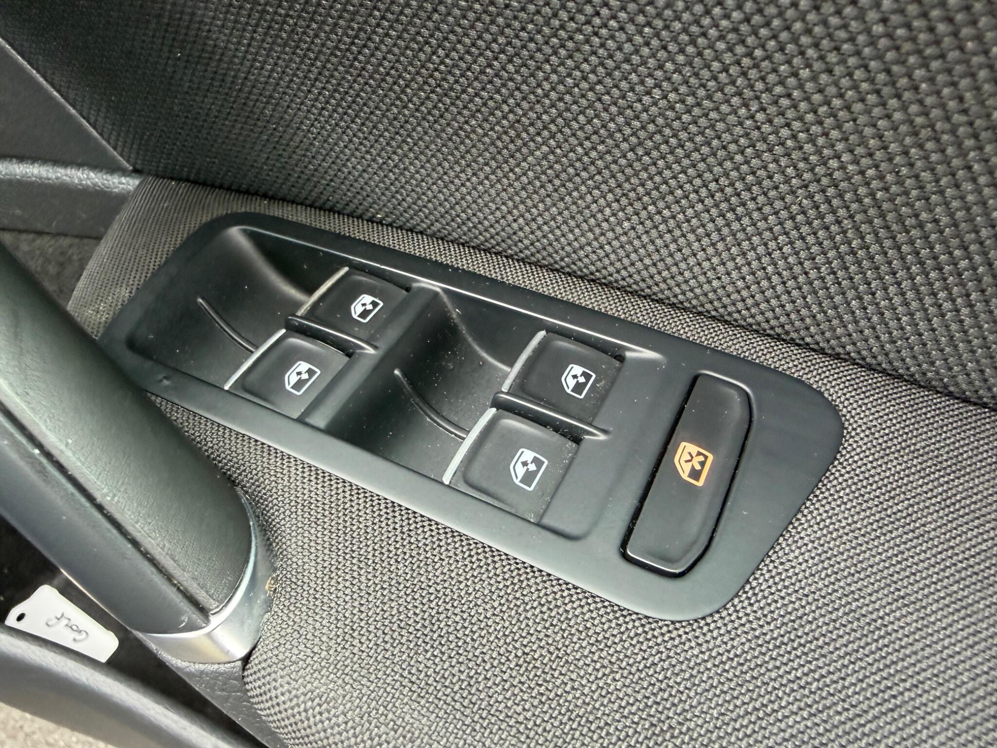 Volkswagen Golf - Image 14