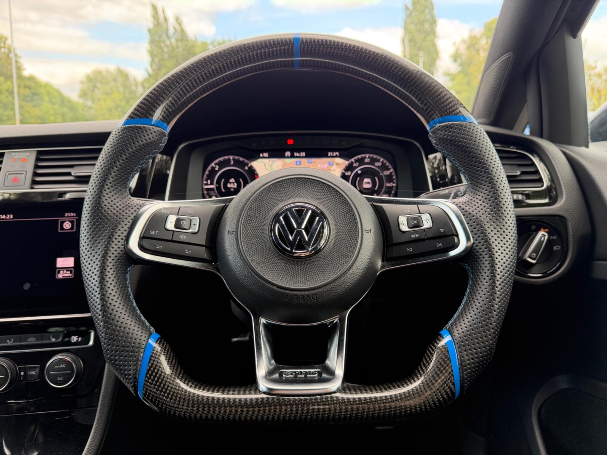 Volkswagen Golf - Image 16