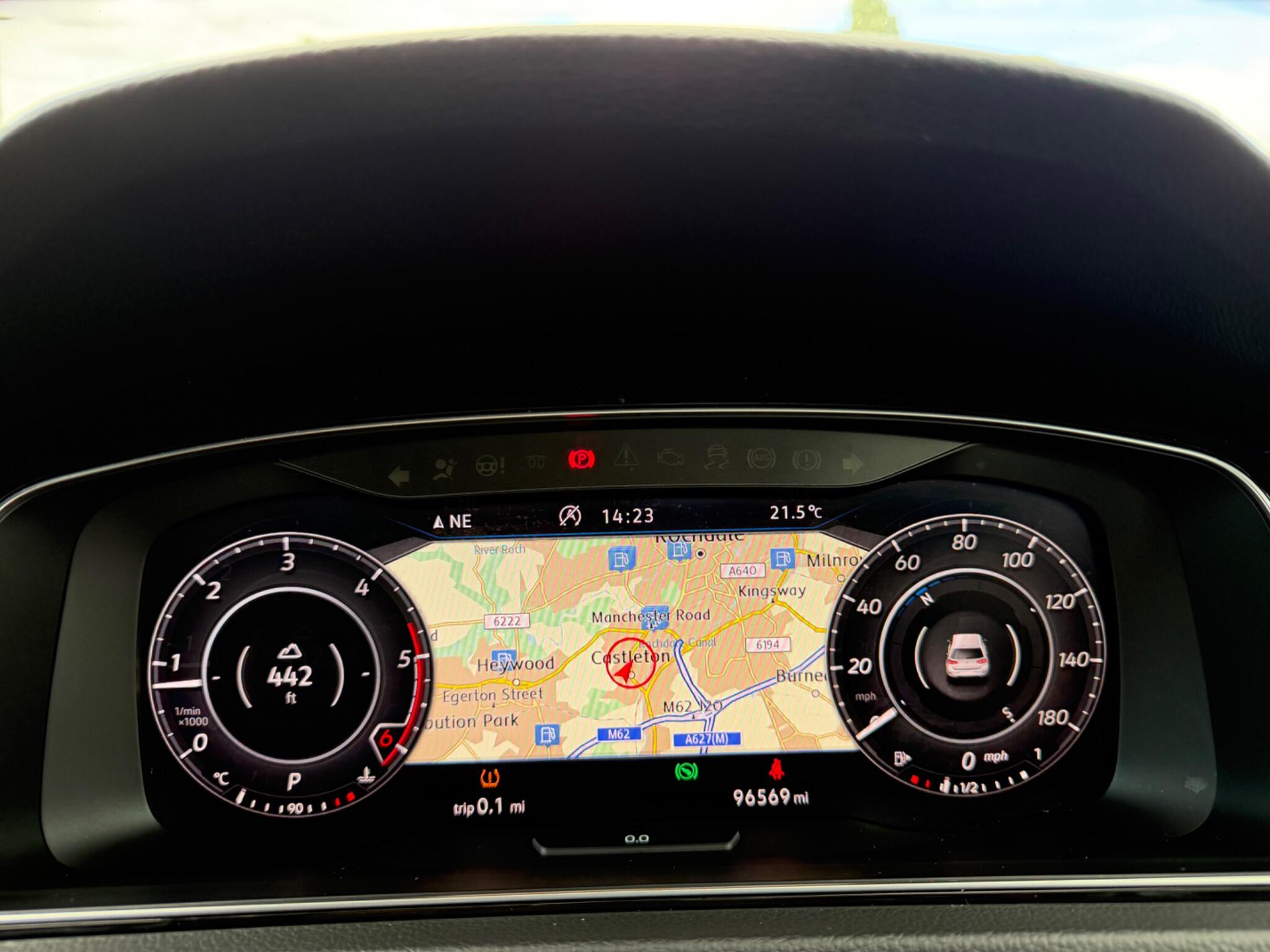 Volkswagen Golf - Image 17