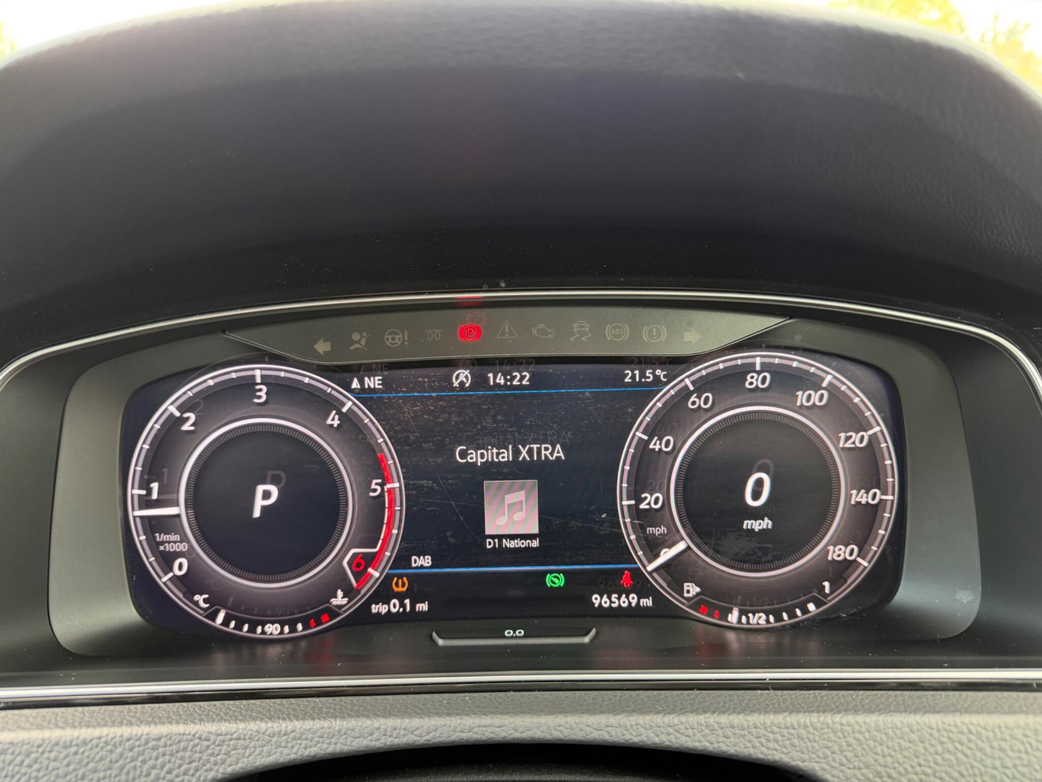 Volkswagen Golf - Image 18