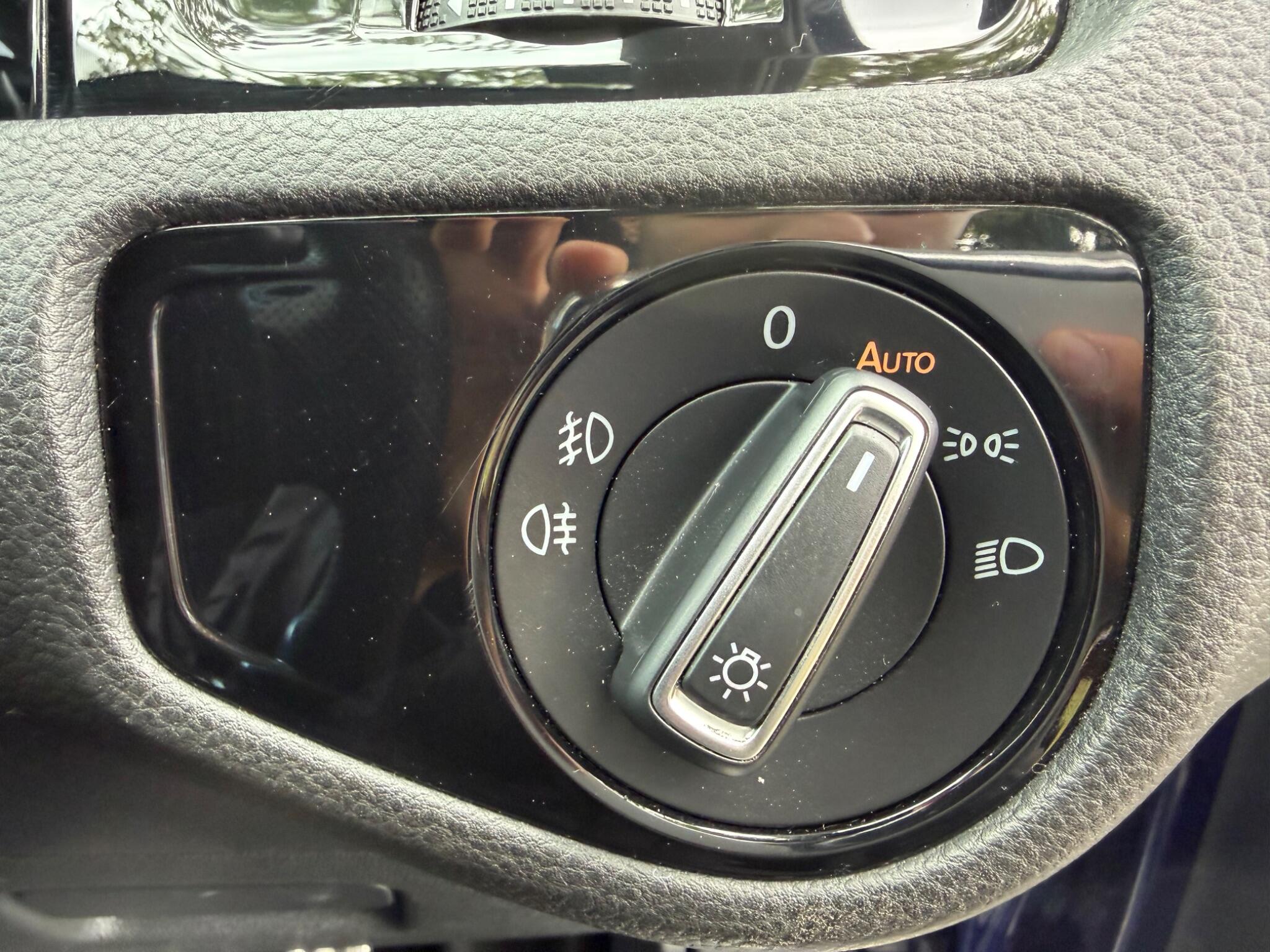 Volkswagen Golf - Image 19