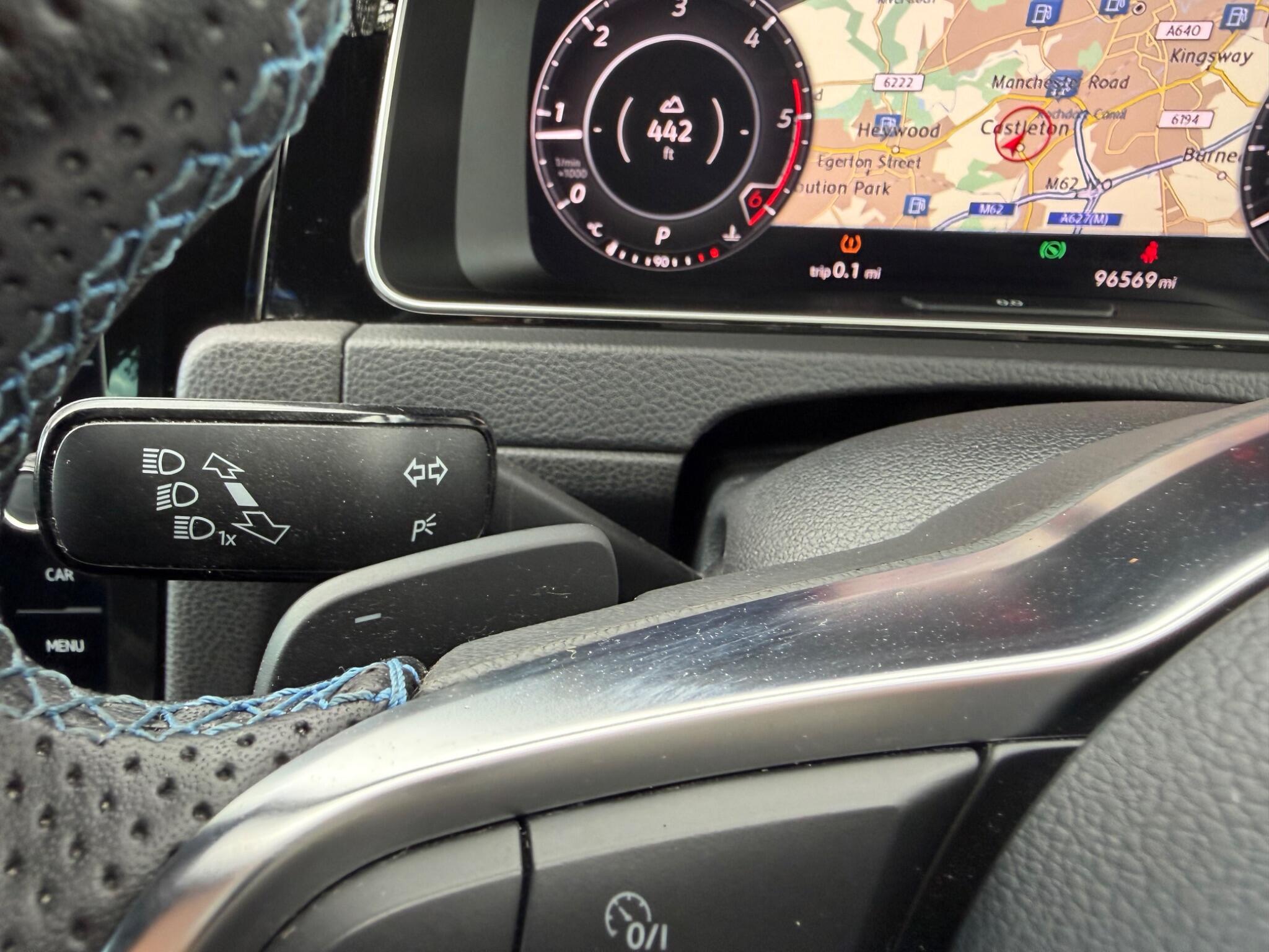 Volkswagen Golf - Image 20