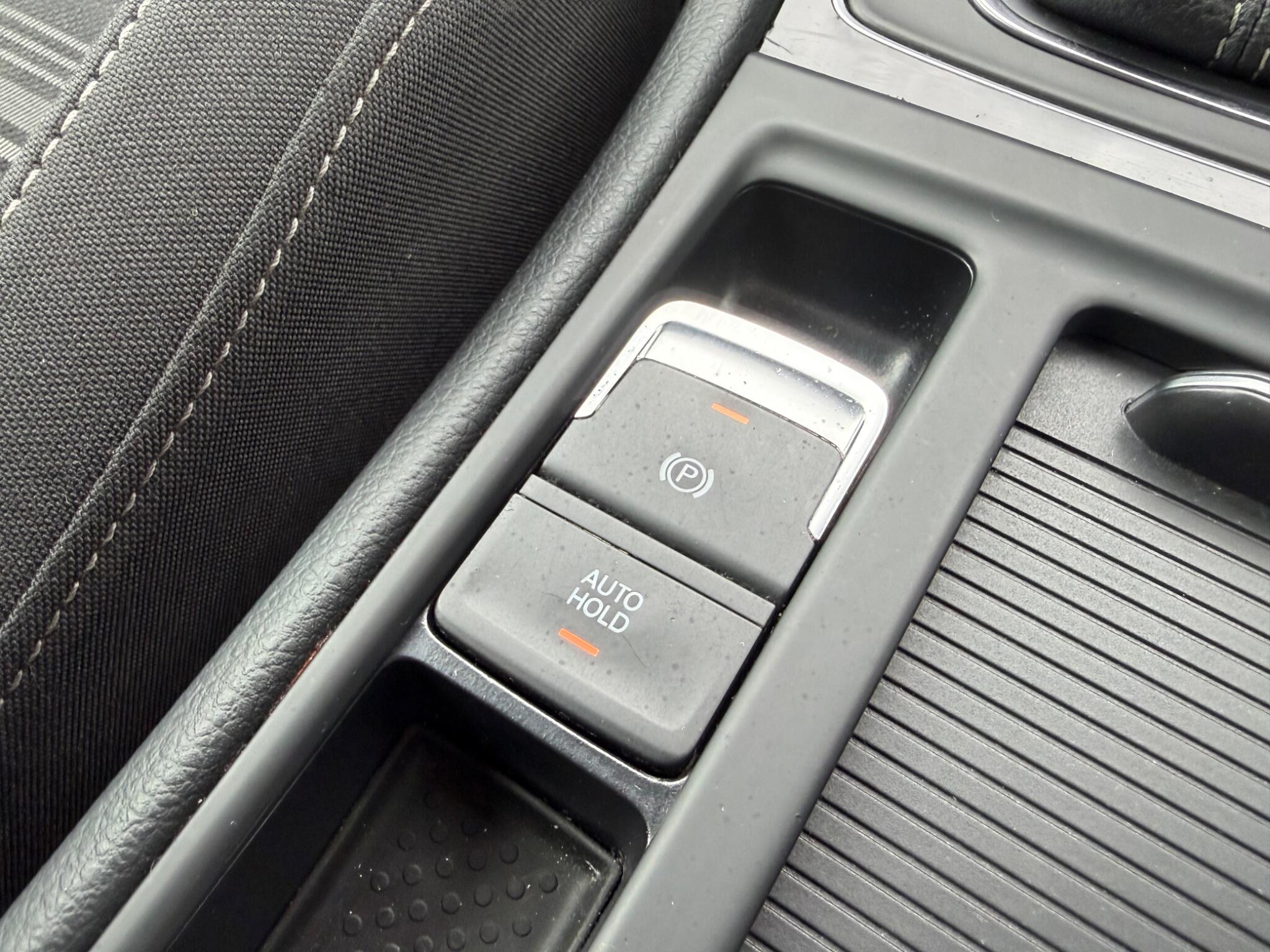 Volkswagen Golf - Image 24