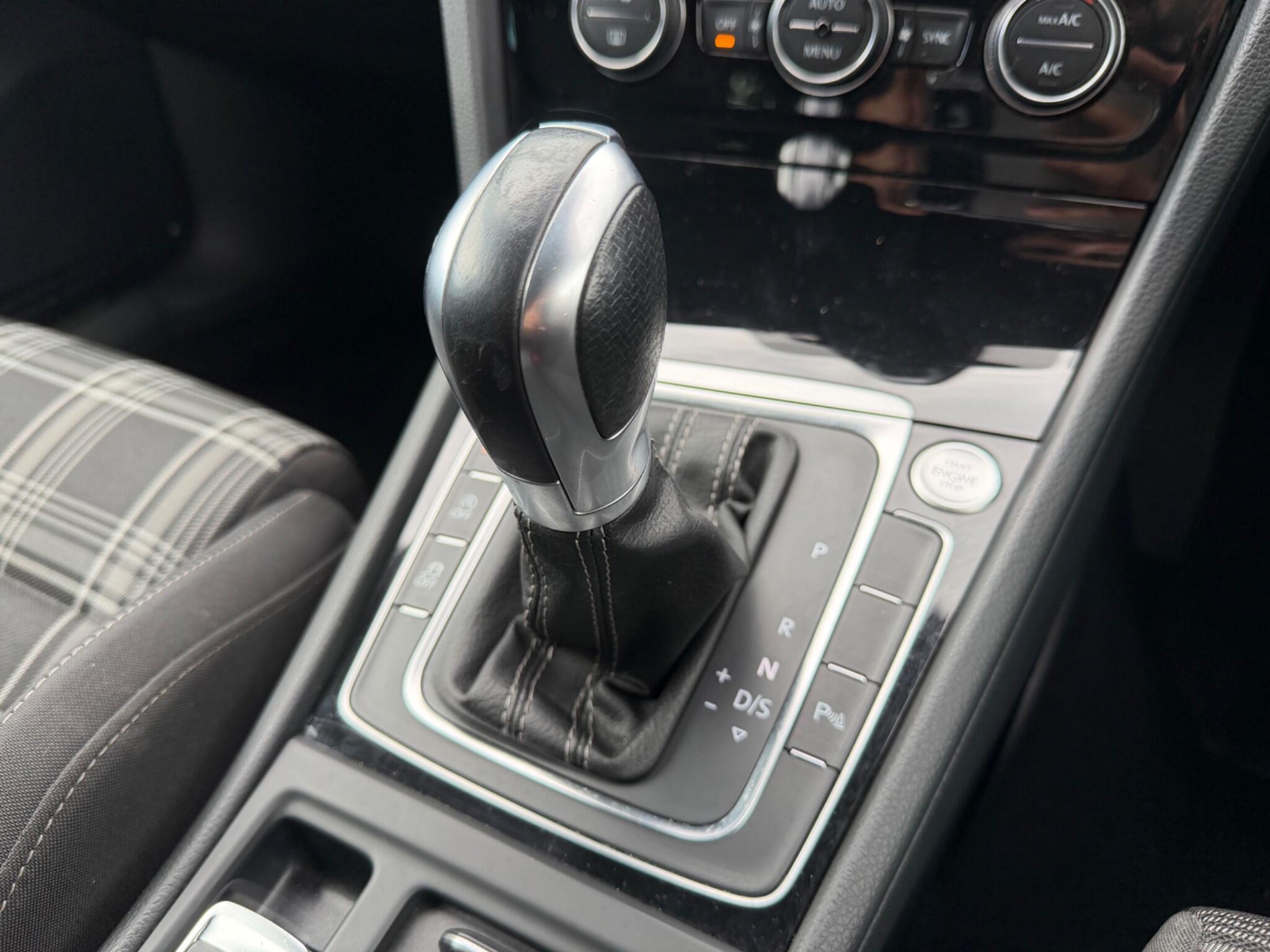 Volkswagen Golf - Image 28