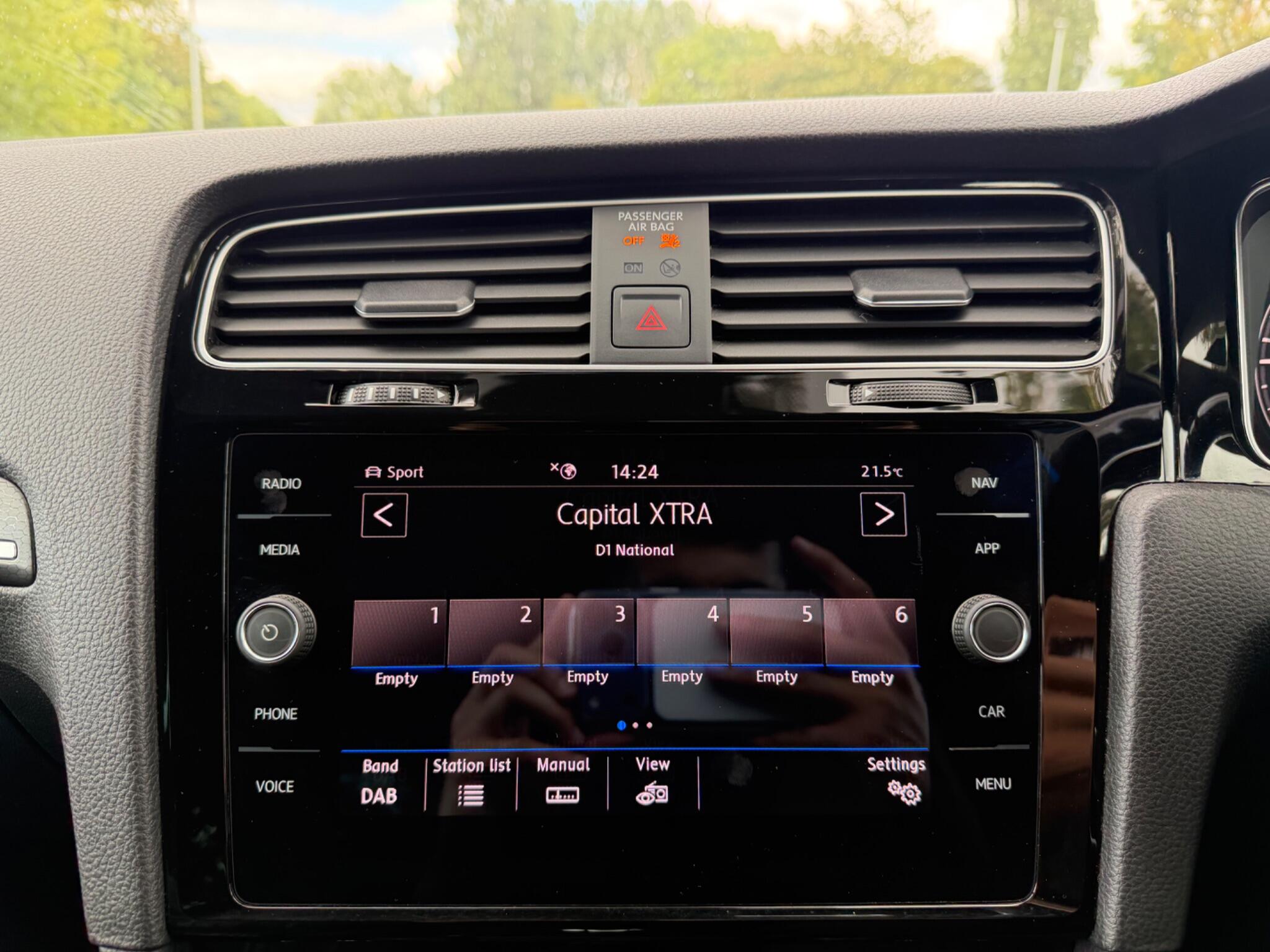 Volkswagen Golf - Image 30