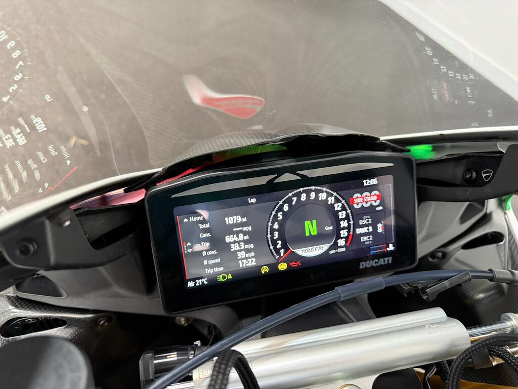 Ducati PANIGALE V4 - Image 9