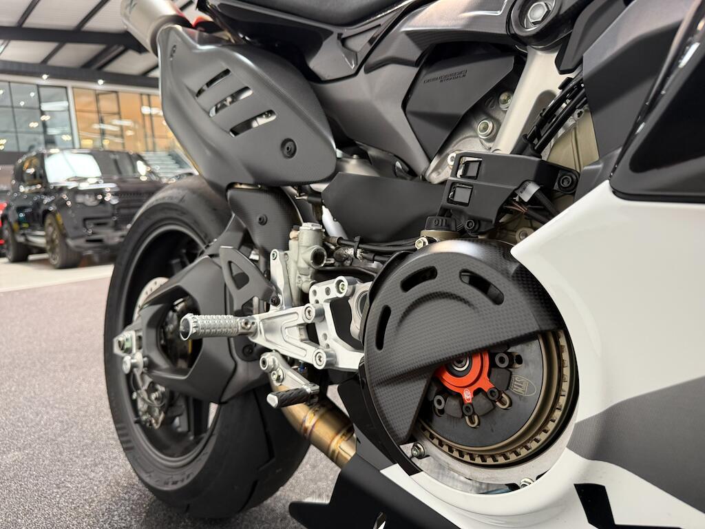 Ducati PANIGALE V4 - Image 15