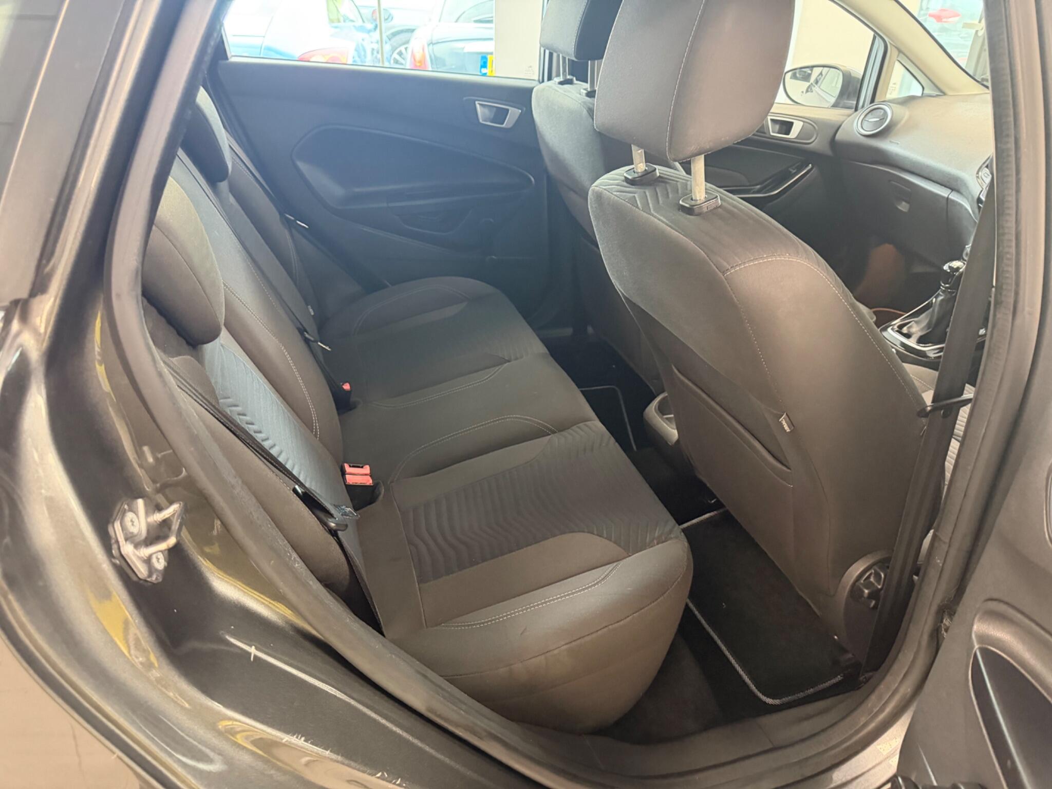 Ford Fiesta - Image 17
