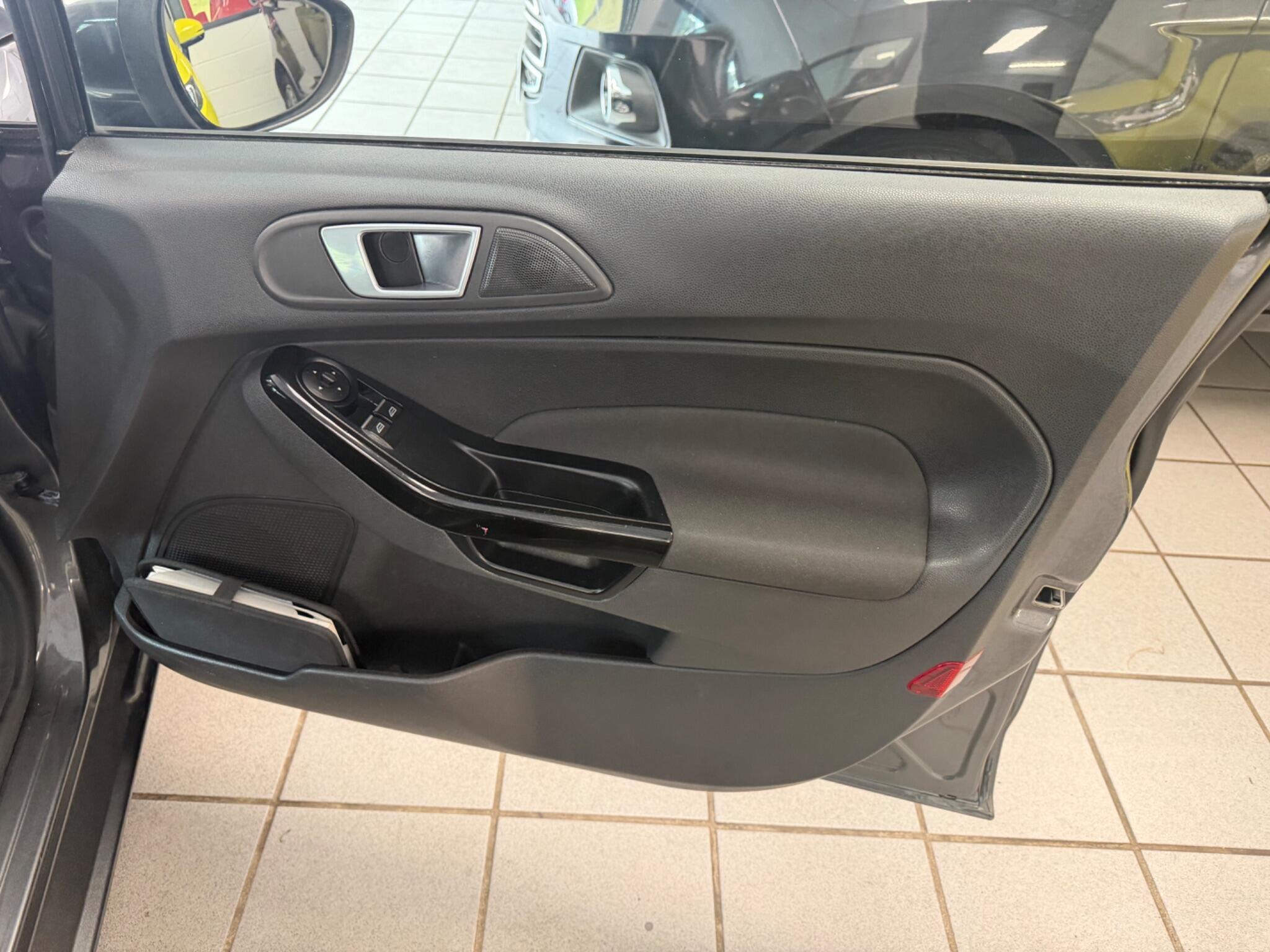 Ford Fiesta - Image 19