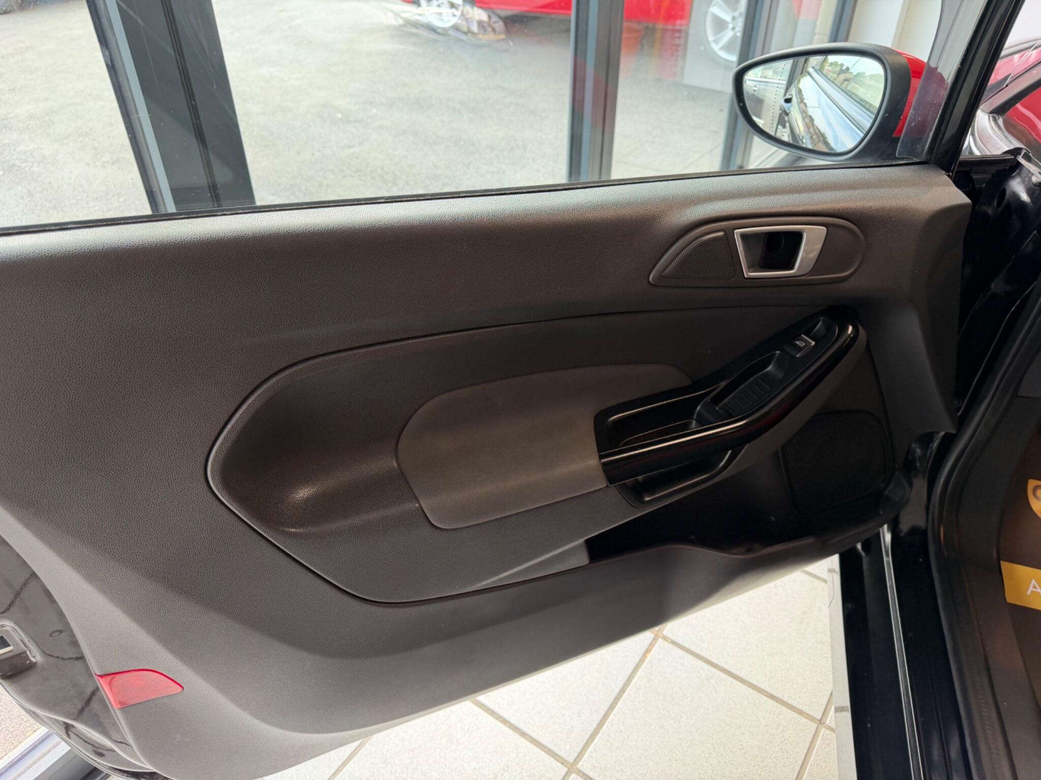Ford Fiesta - Image 9