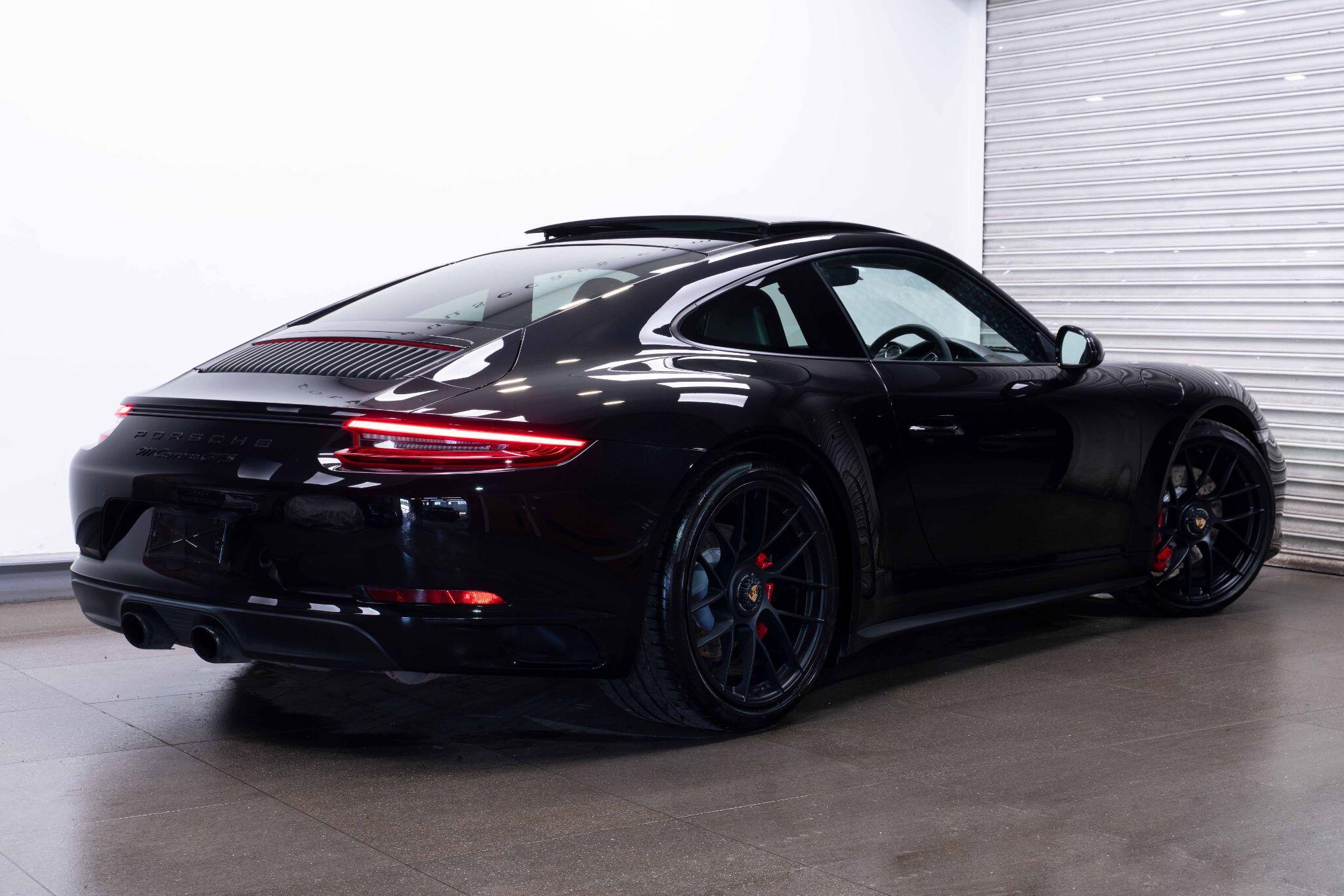 Porsche 911 - Image 2