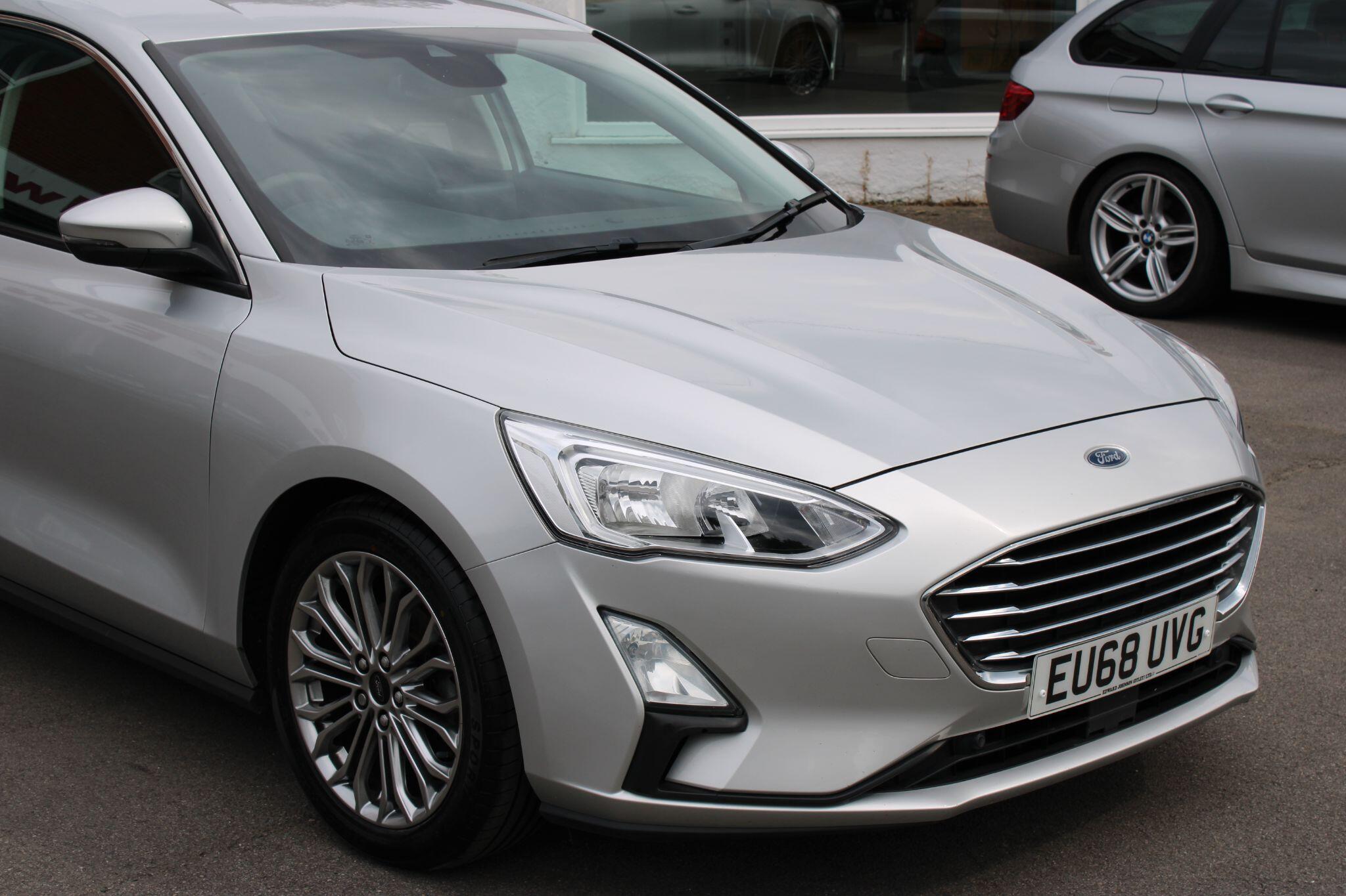 Ford Focus - Image 9