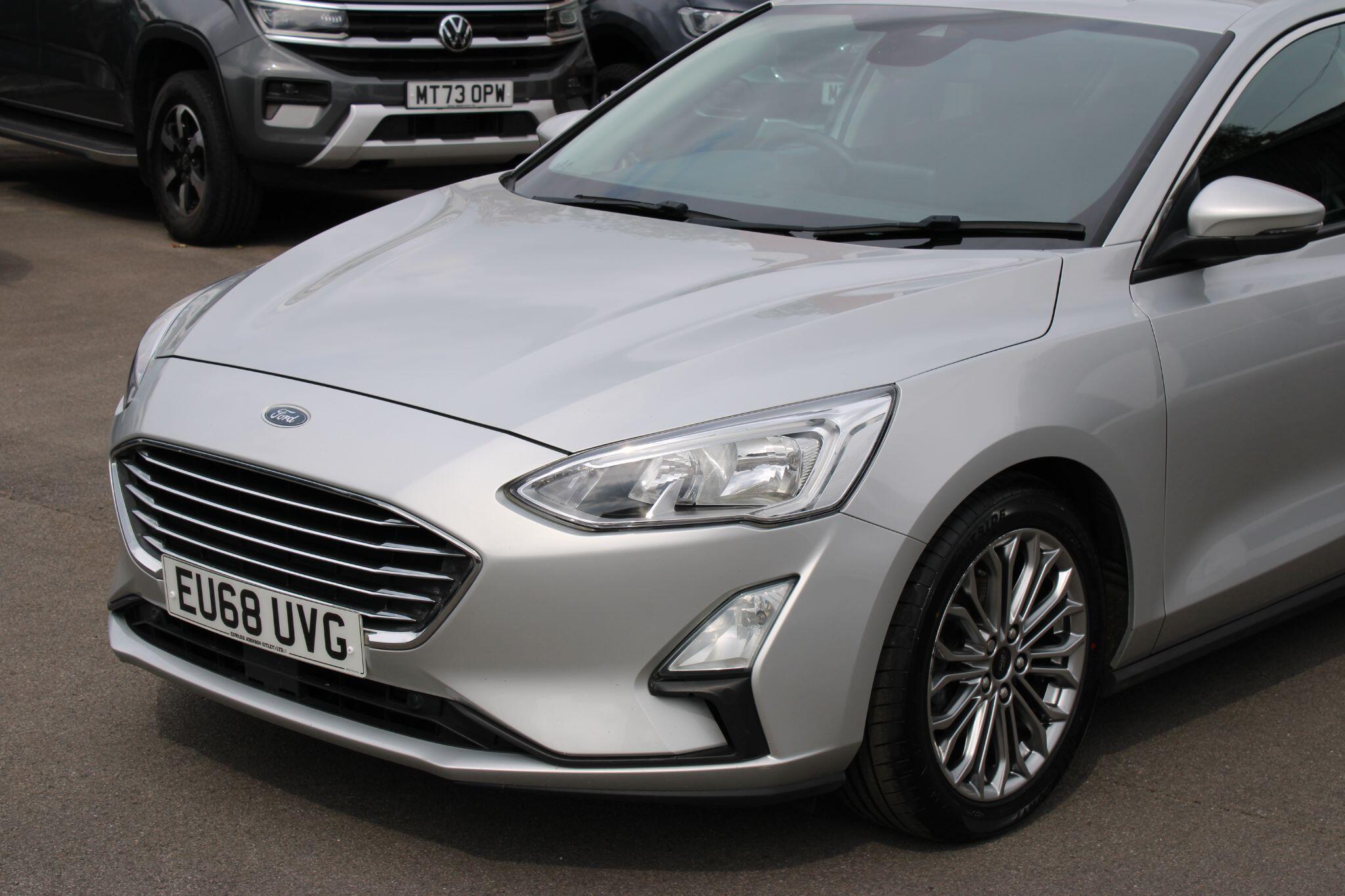 Ford Focus - Image 10