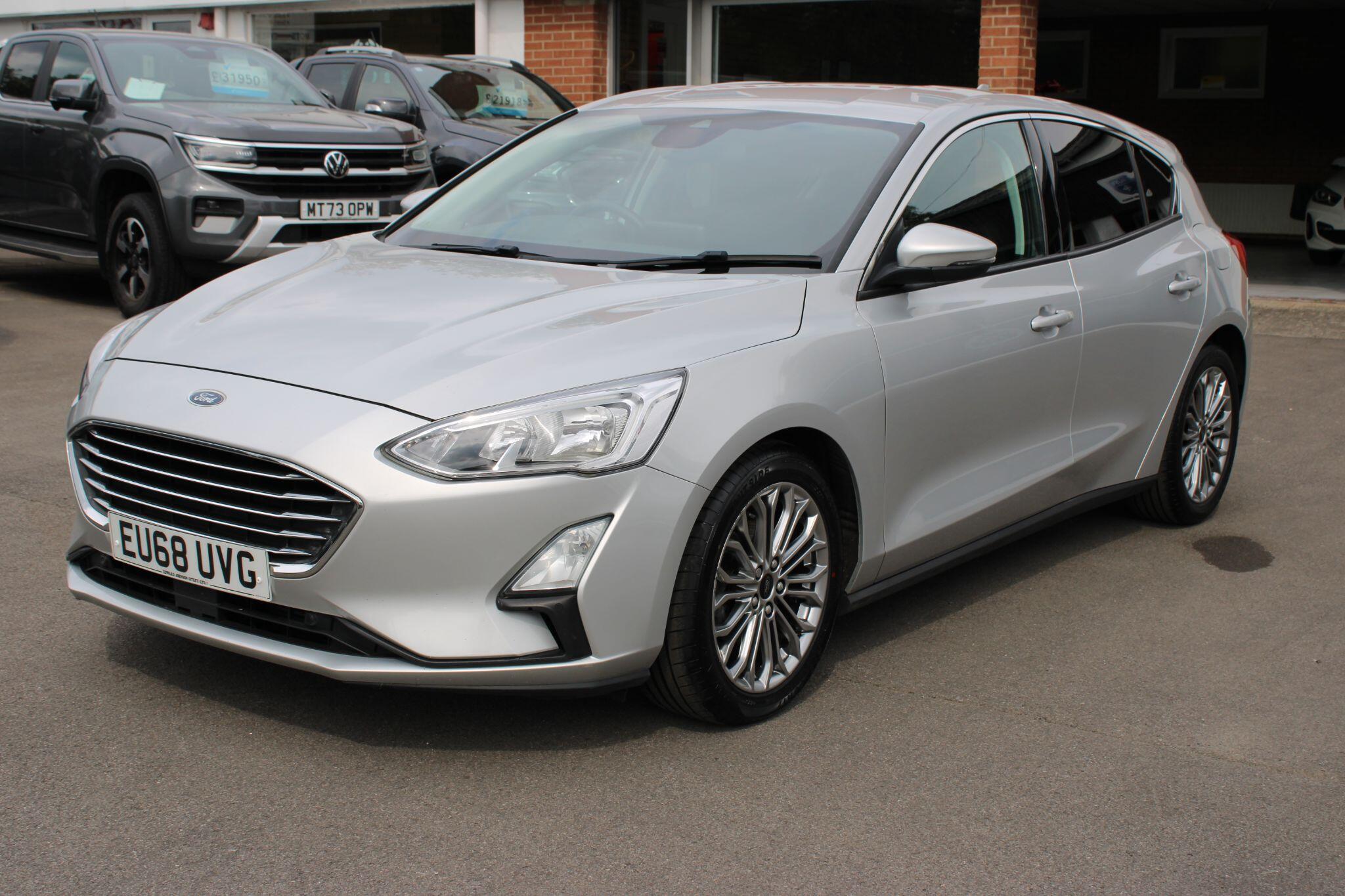 Ford Focus - Image 12