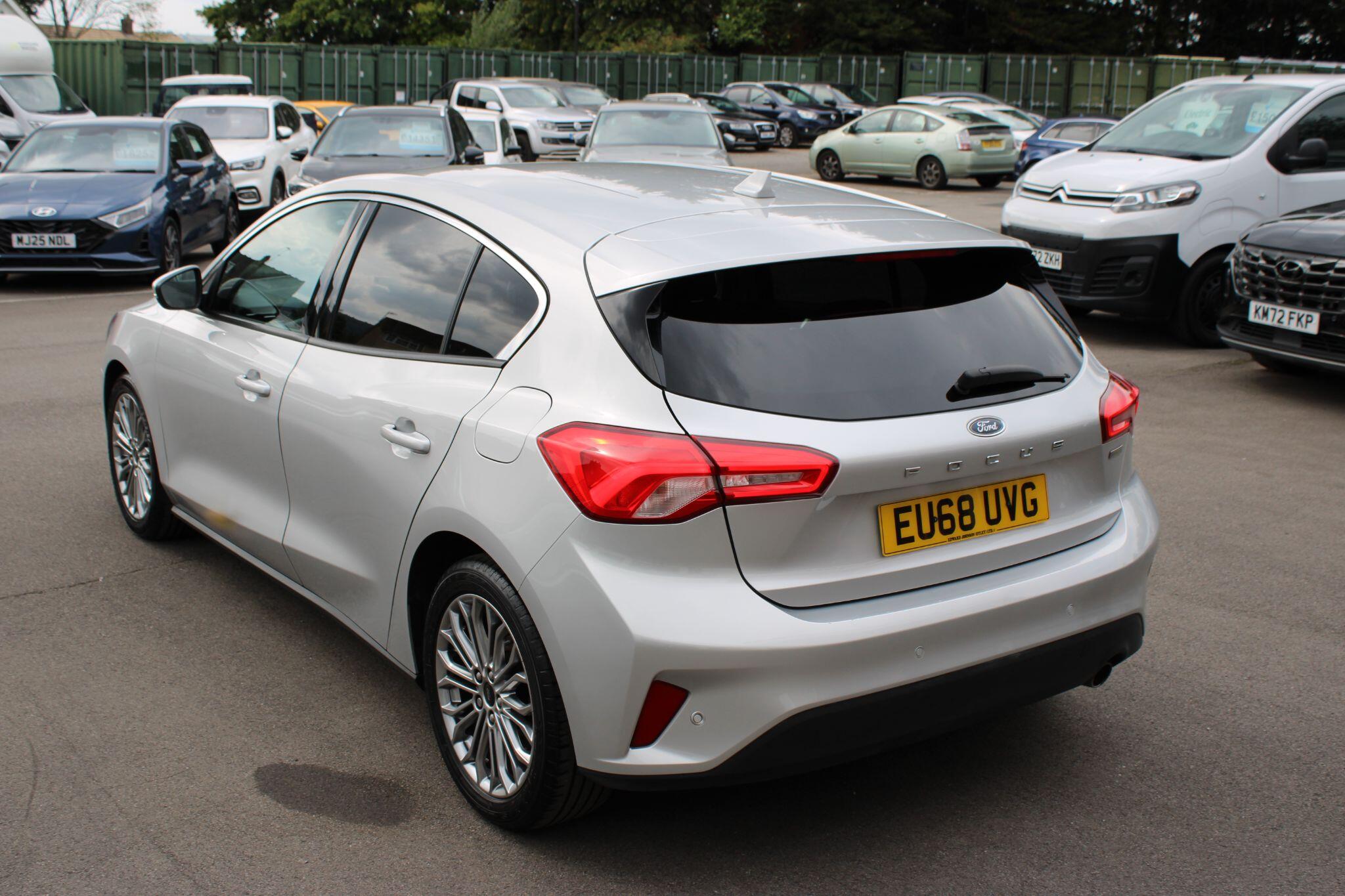Ford Focus - Image 14