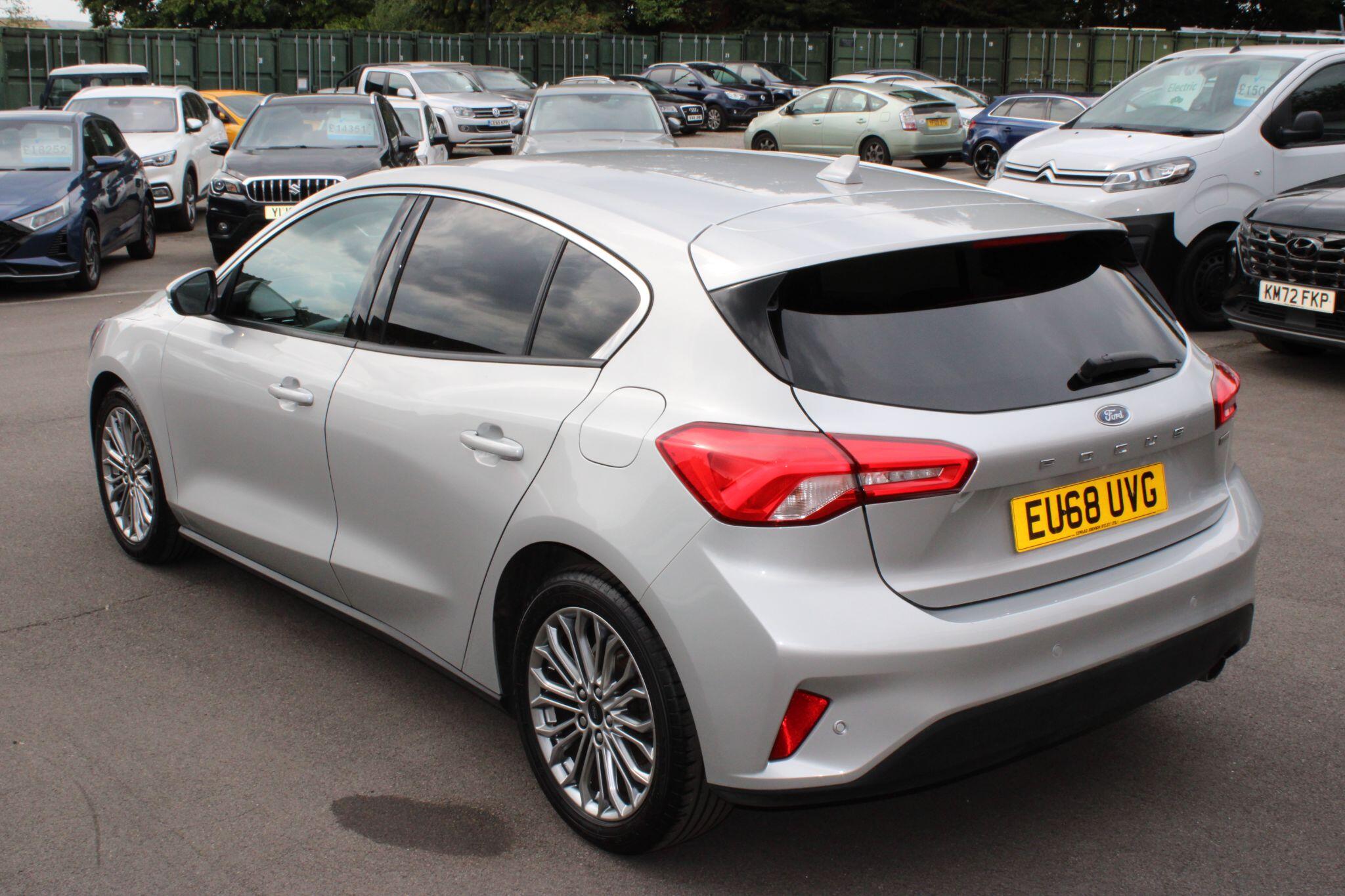 Ford Focus - Image 16