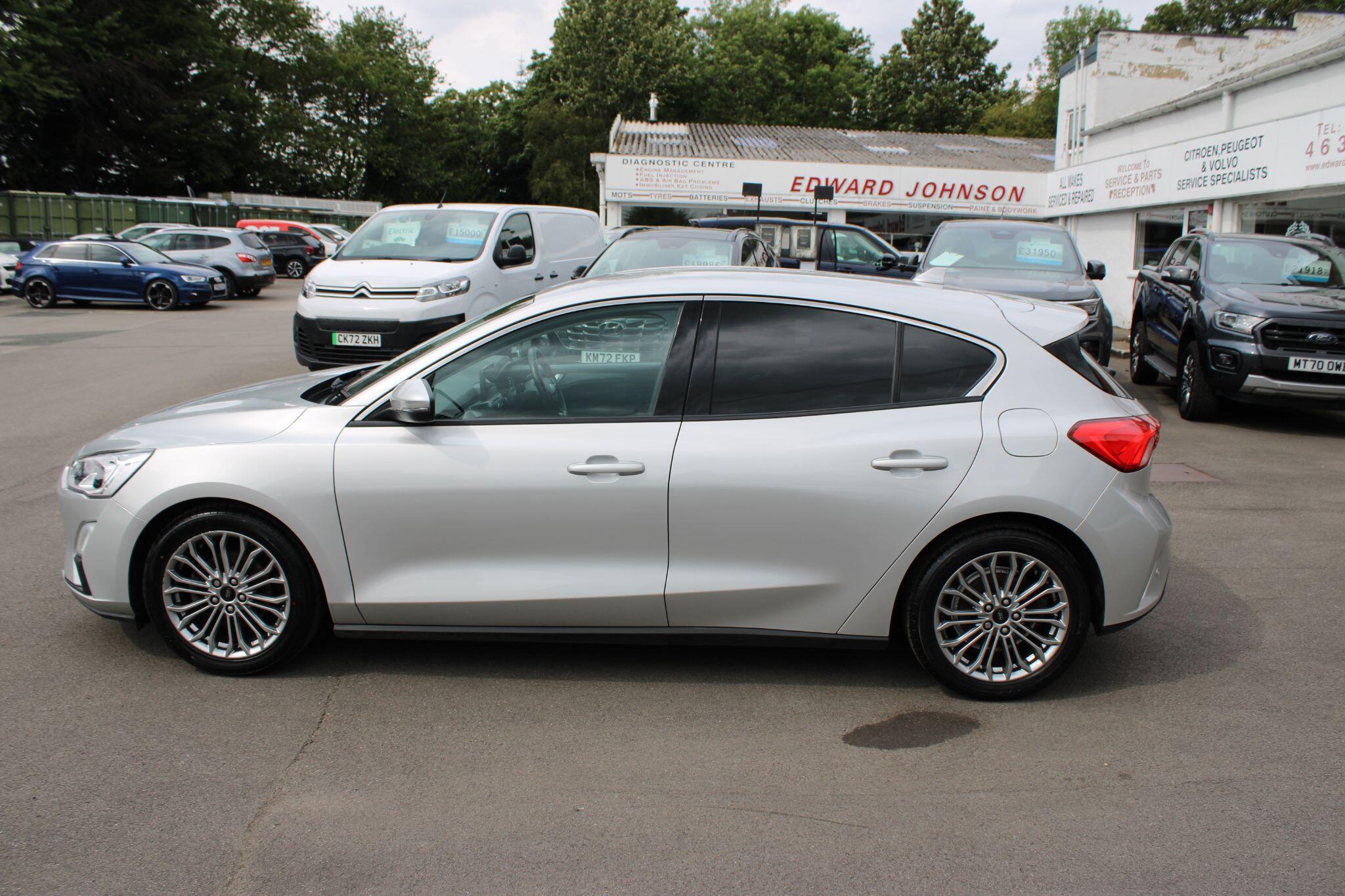 Ford Focus - Image 17