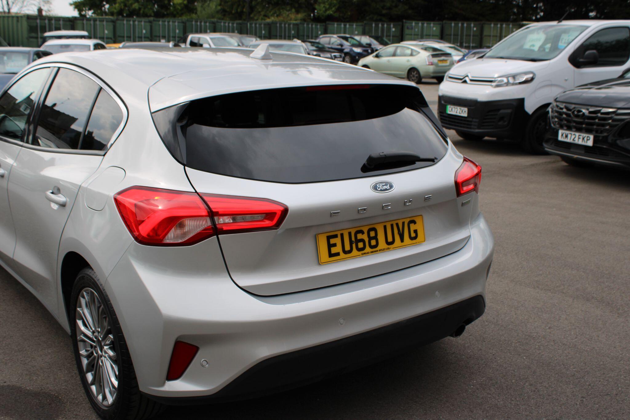 Ford Focus - Image 19