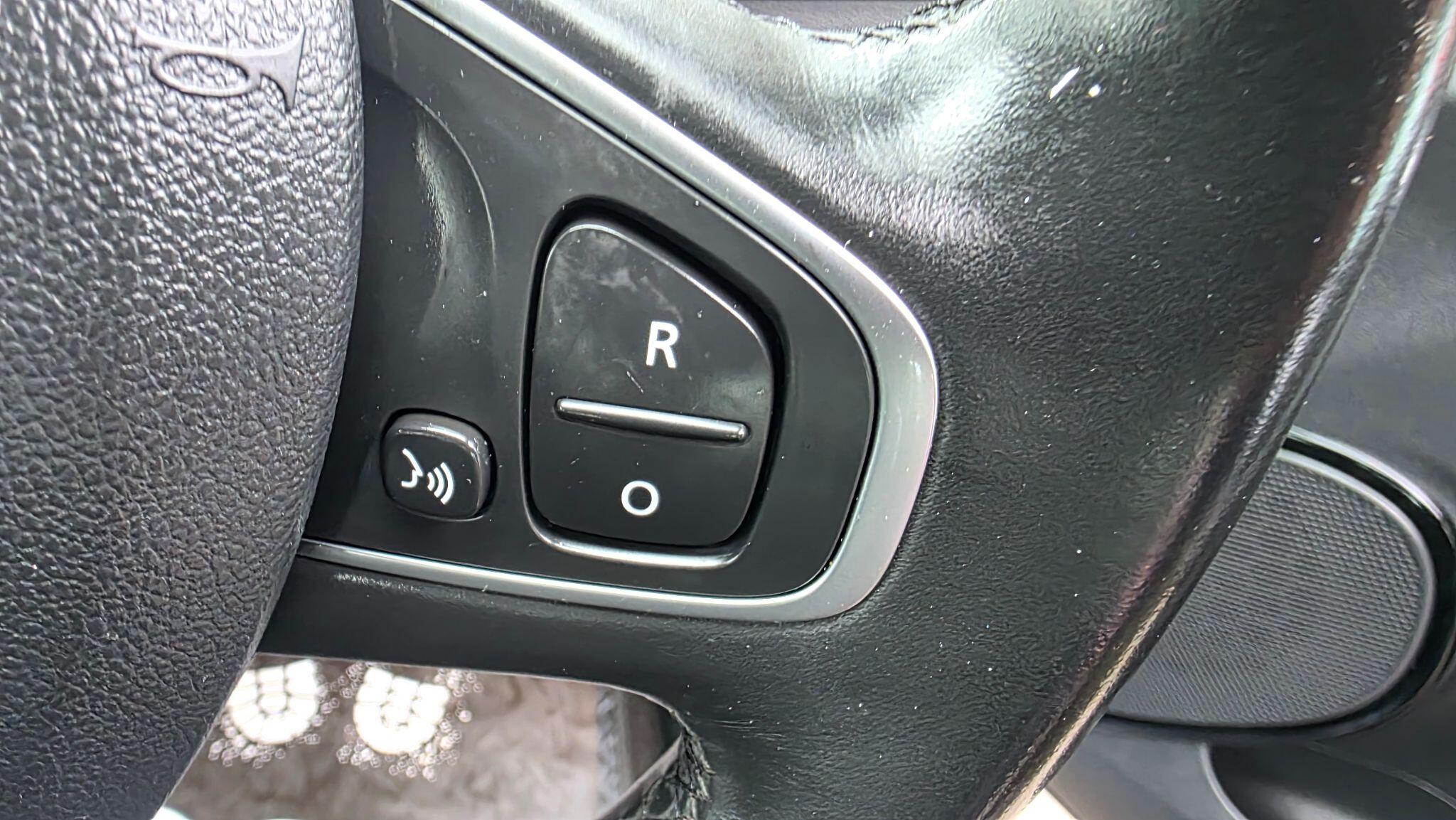 Renault Clio - Image 19