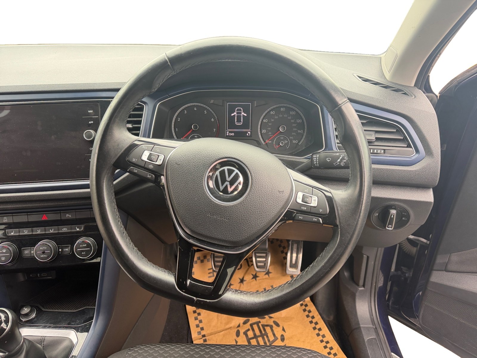 Volkswagen T-Roc - Image 11