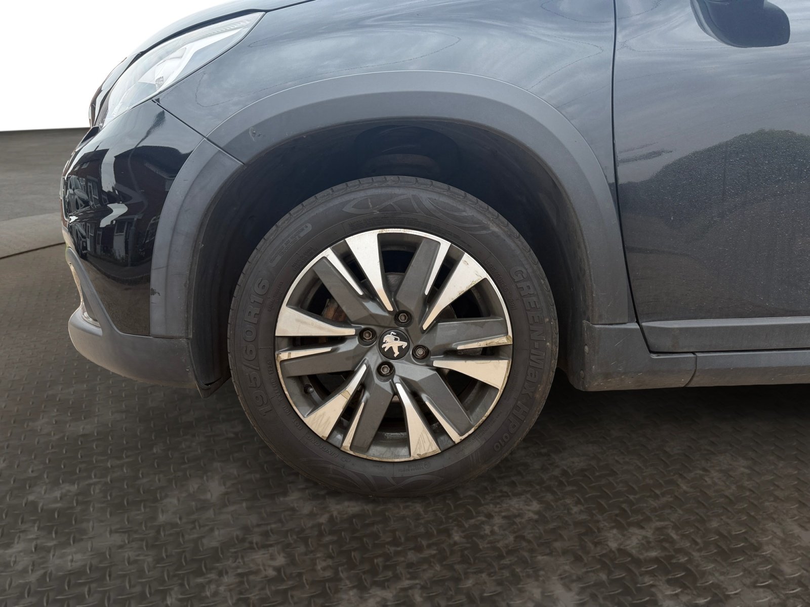 Peugeot 2008 - Image 9