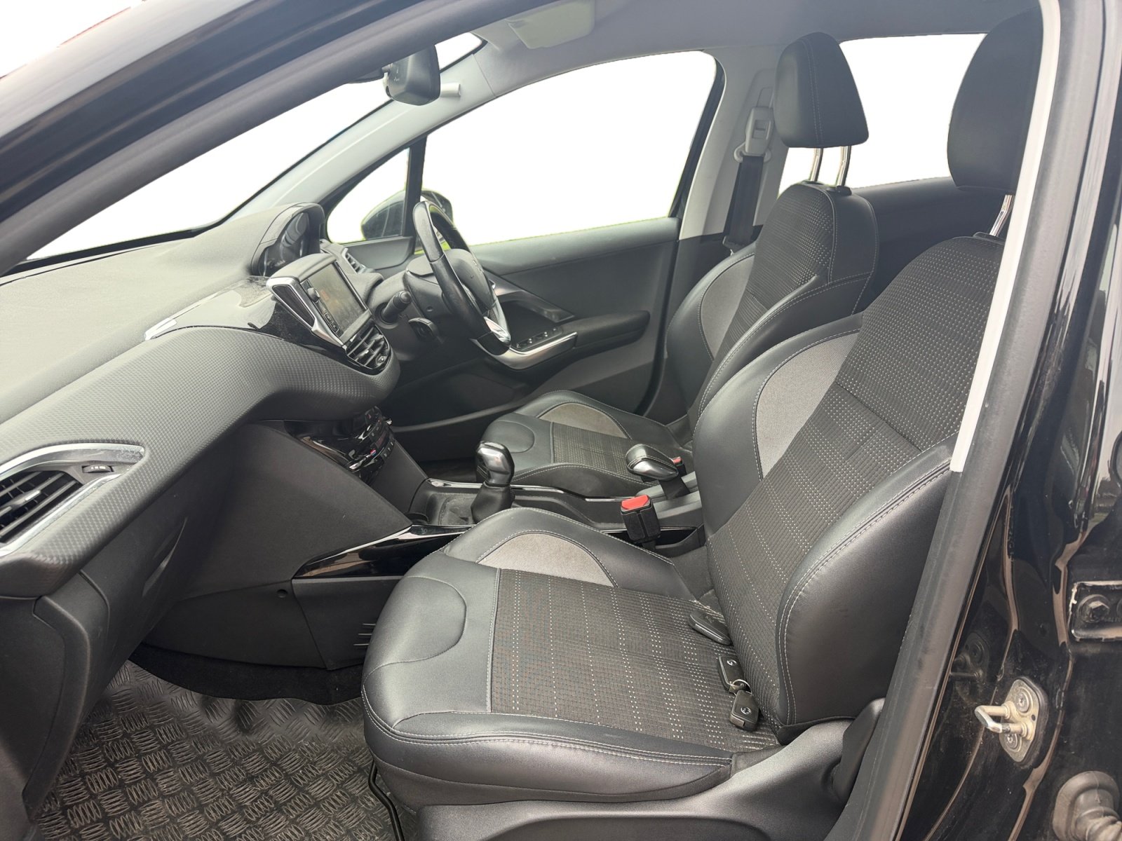 Peugeot 2008 - Image 10
