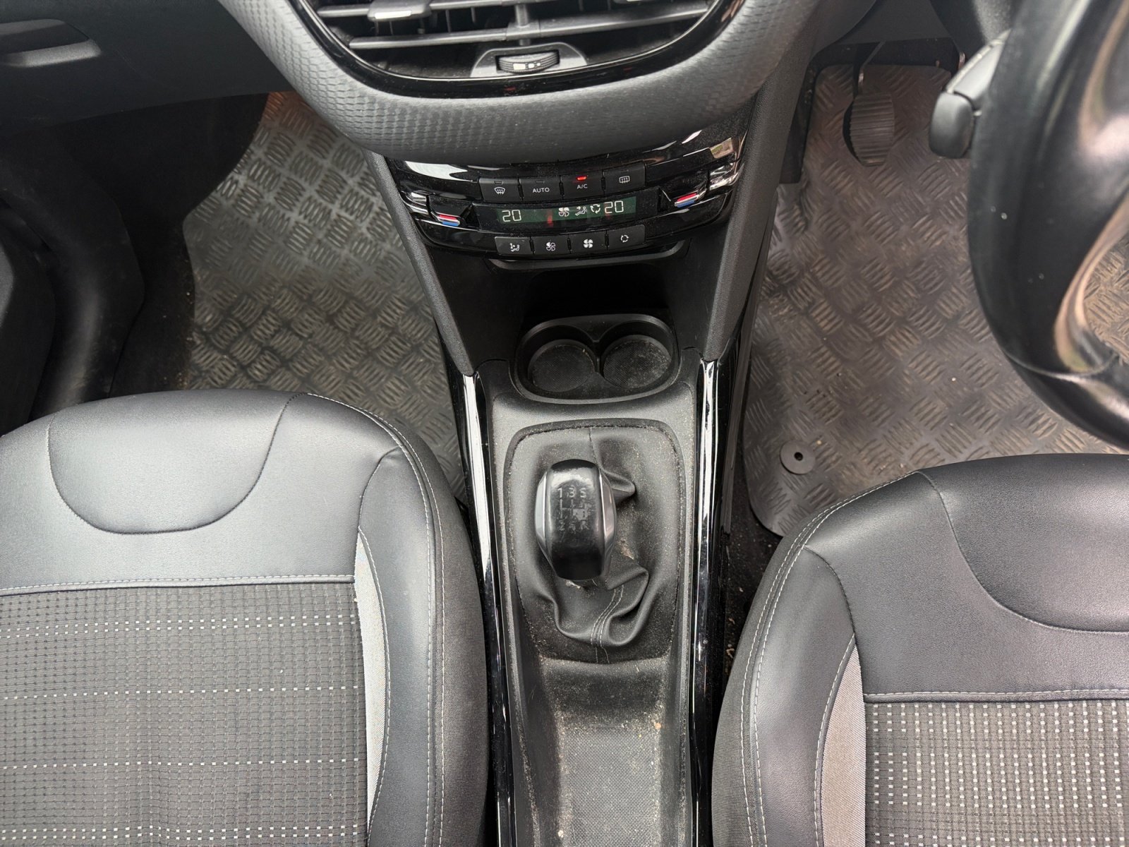 Peugeot 2008 - Image 12