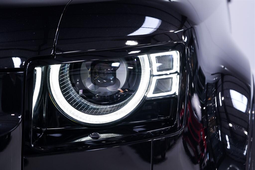 Land Rover Defender 110 - Image 11