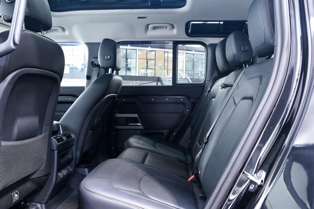 Land Rover Defender 110 - Image 18