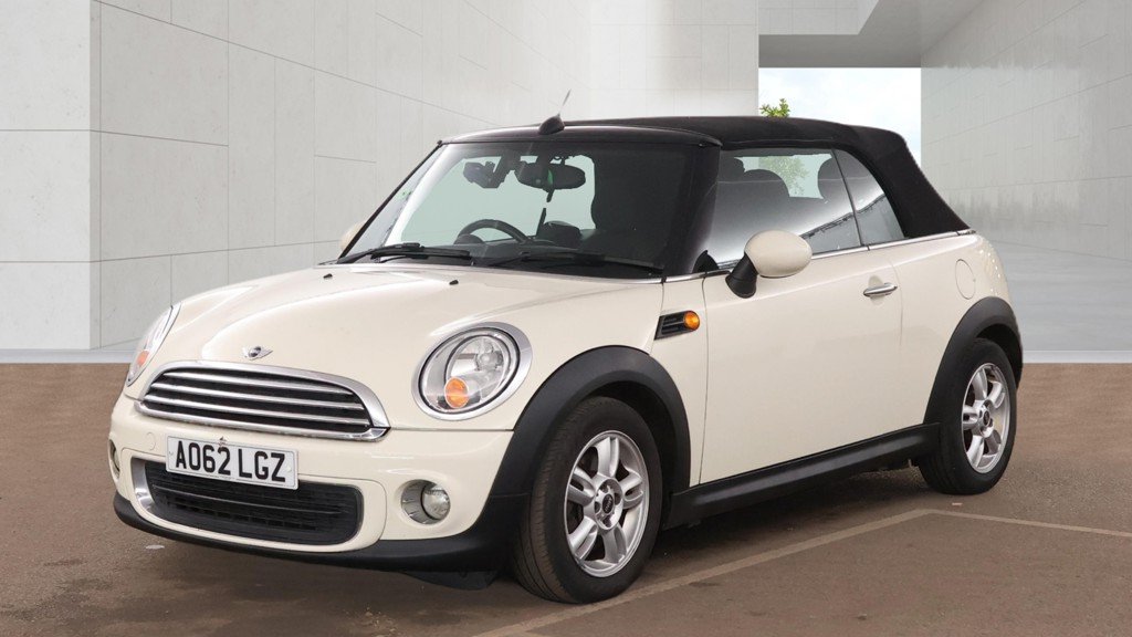 MINI Convertible - Image 2