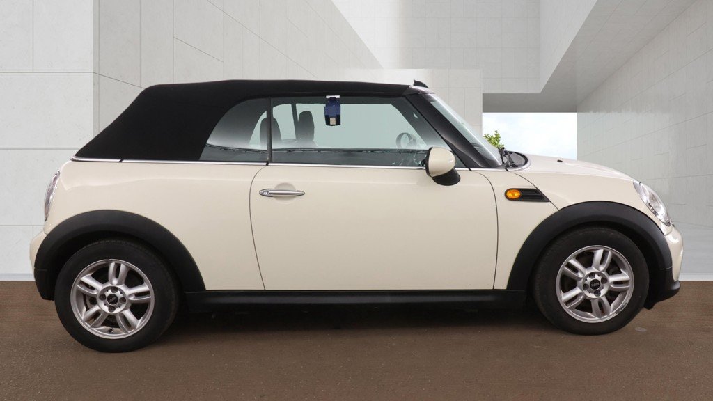 MINI Convertible - Image 3