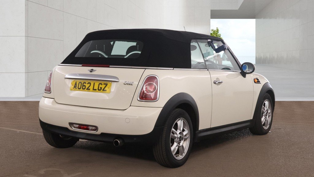 MINI Convertible - Image 4
